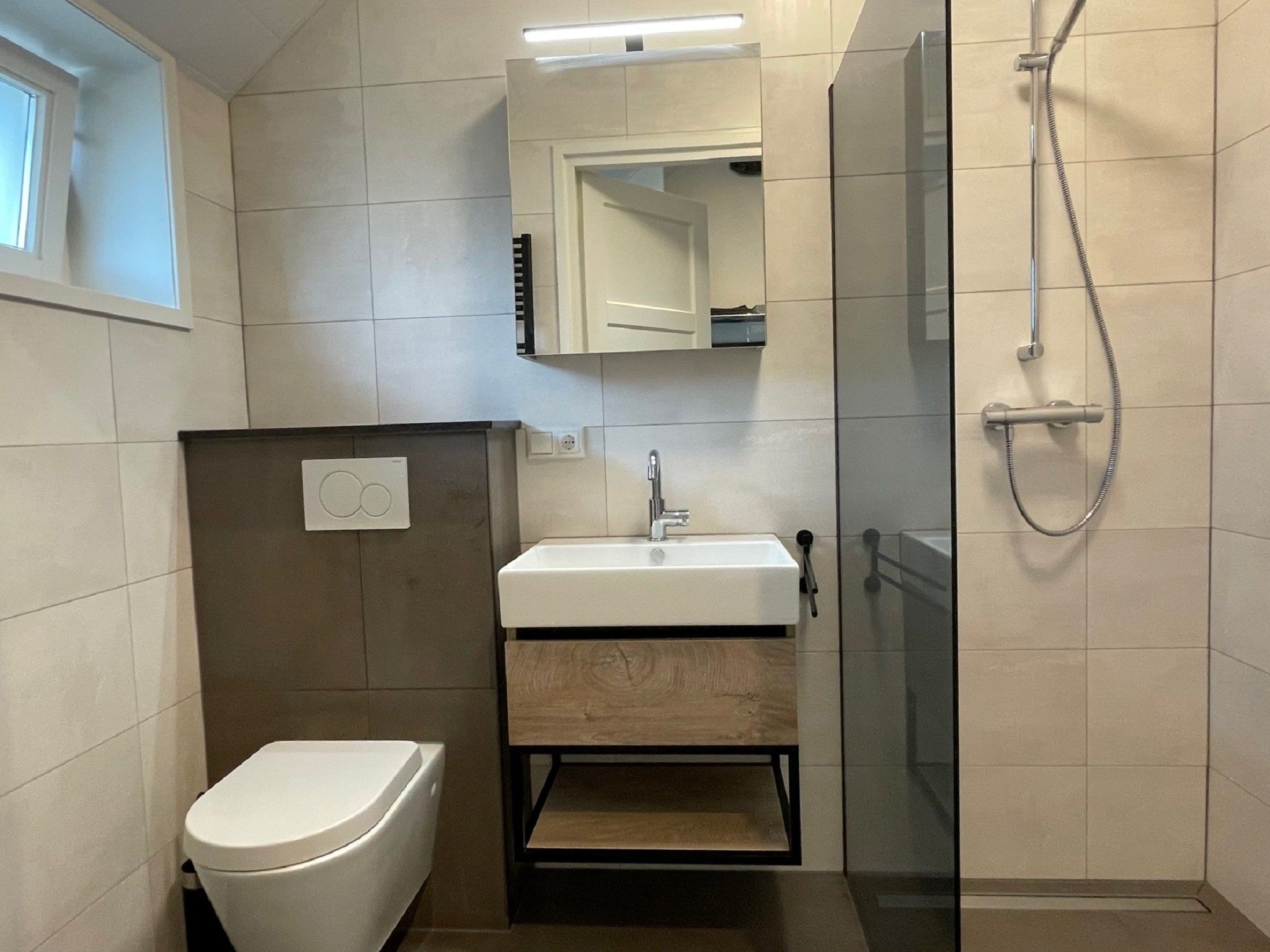De badkamer van Vakantiepark de Tabaksschuur 4 in Elst