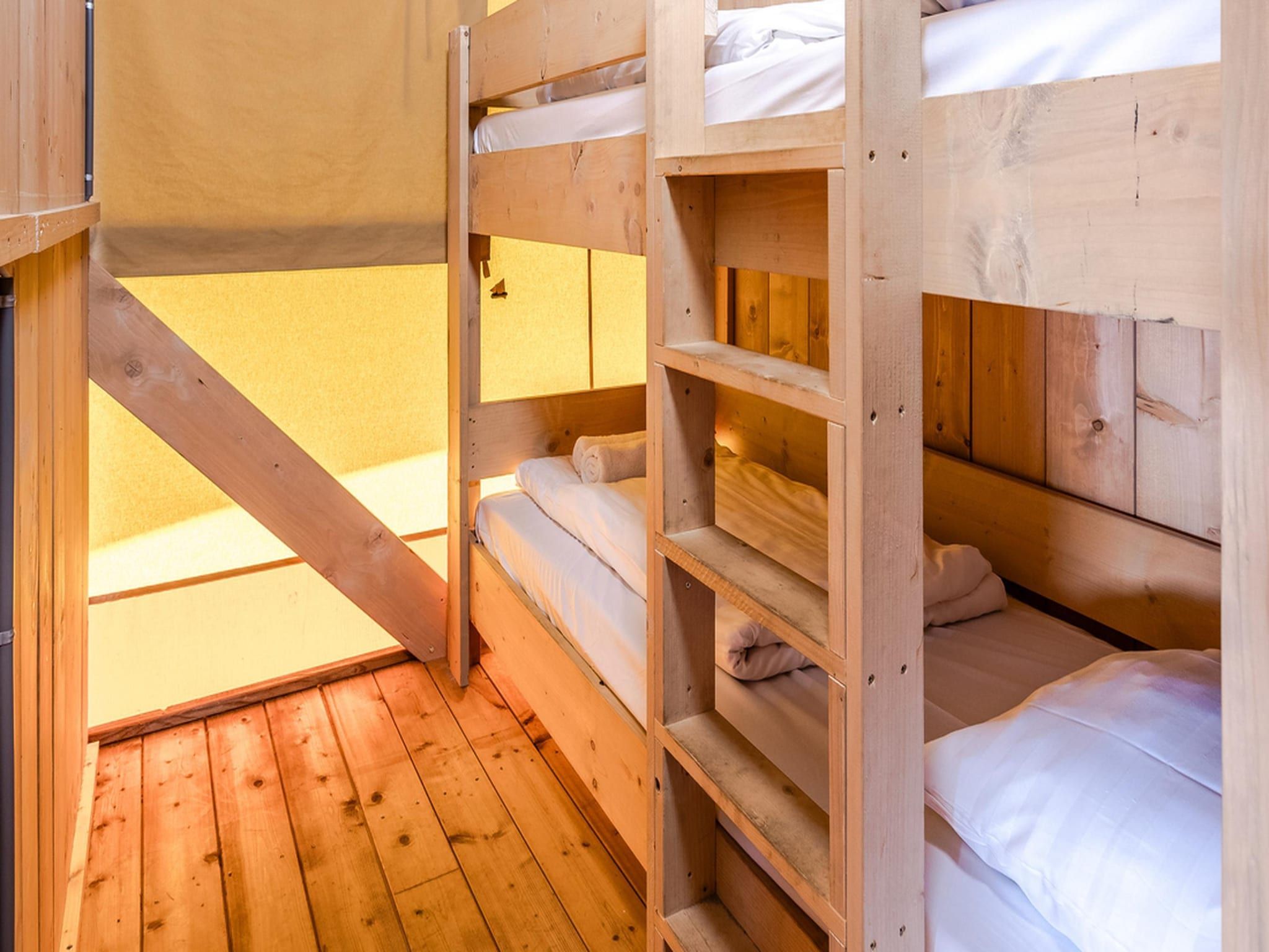 Een slaapkamer van Vakantiepark de Katjeskelder 22 in Oosterhout