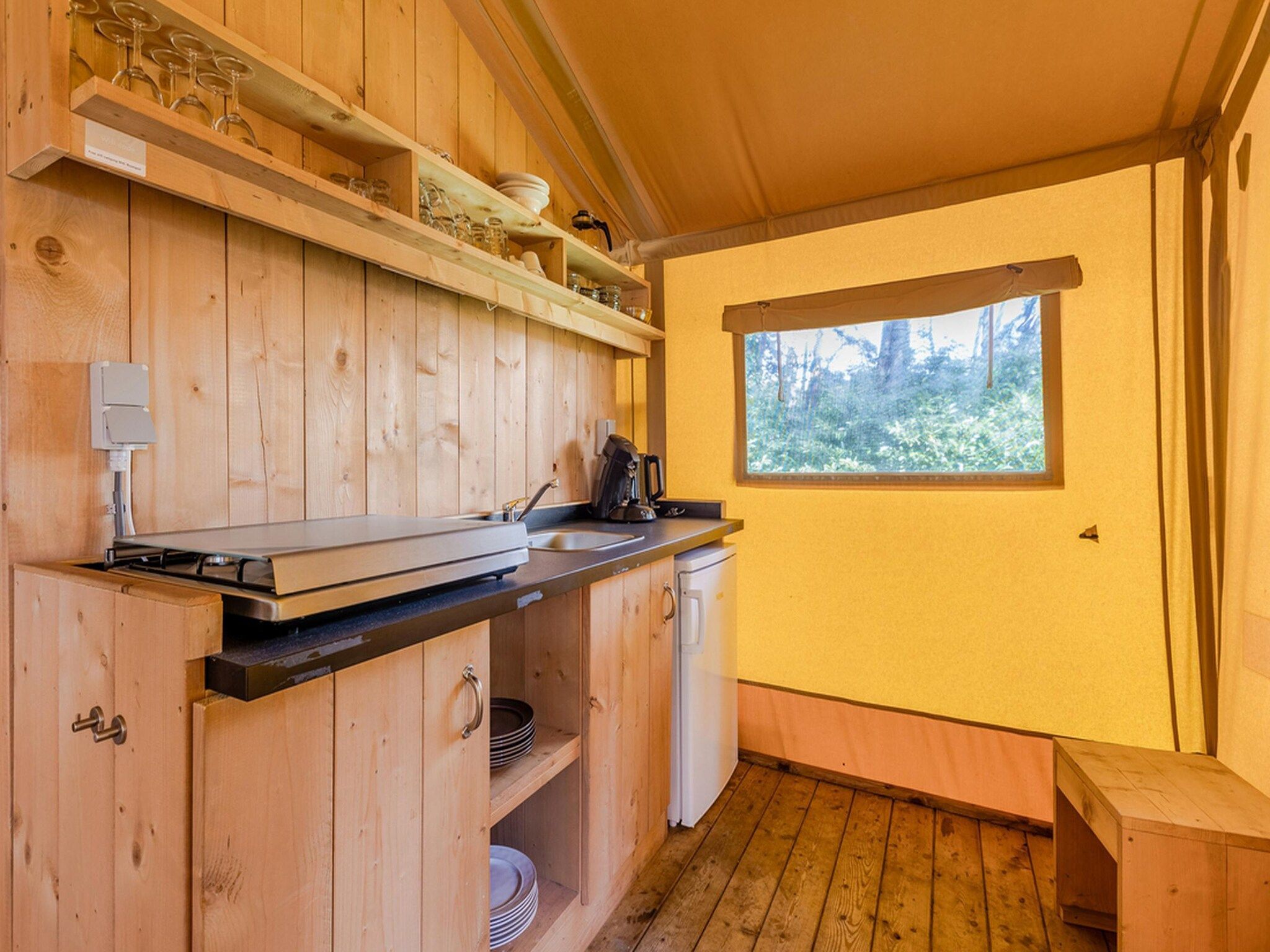 De keuken van Vakantiepark de Katjeskelder 22 in Oosterhout