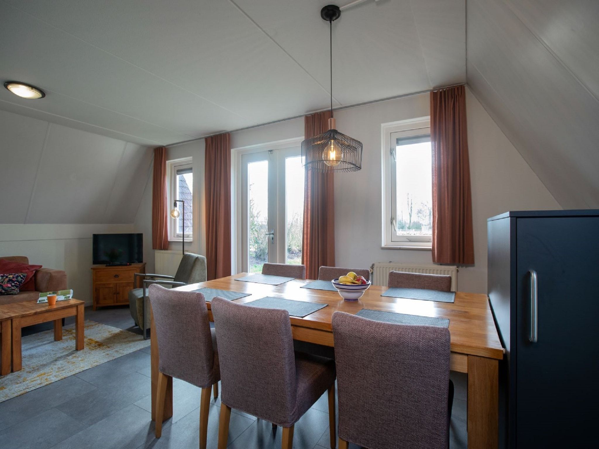 De eetkamer van Vakantie bij Meeussen - Molendal 2 in Plasmolen