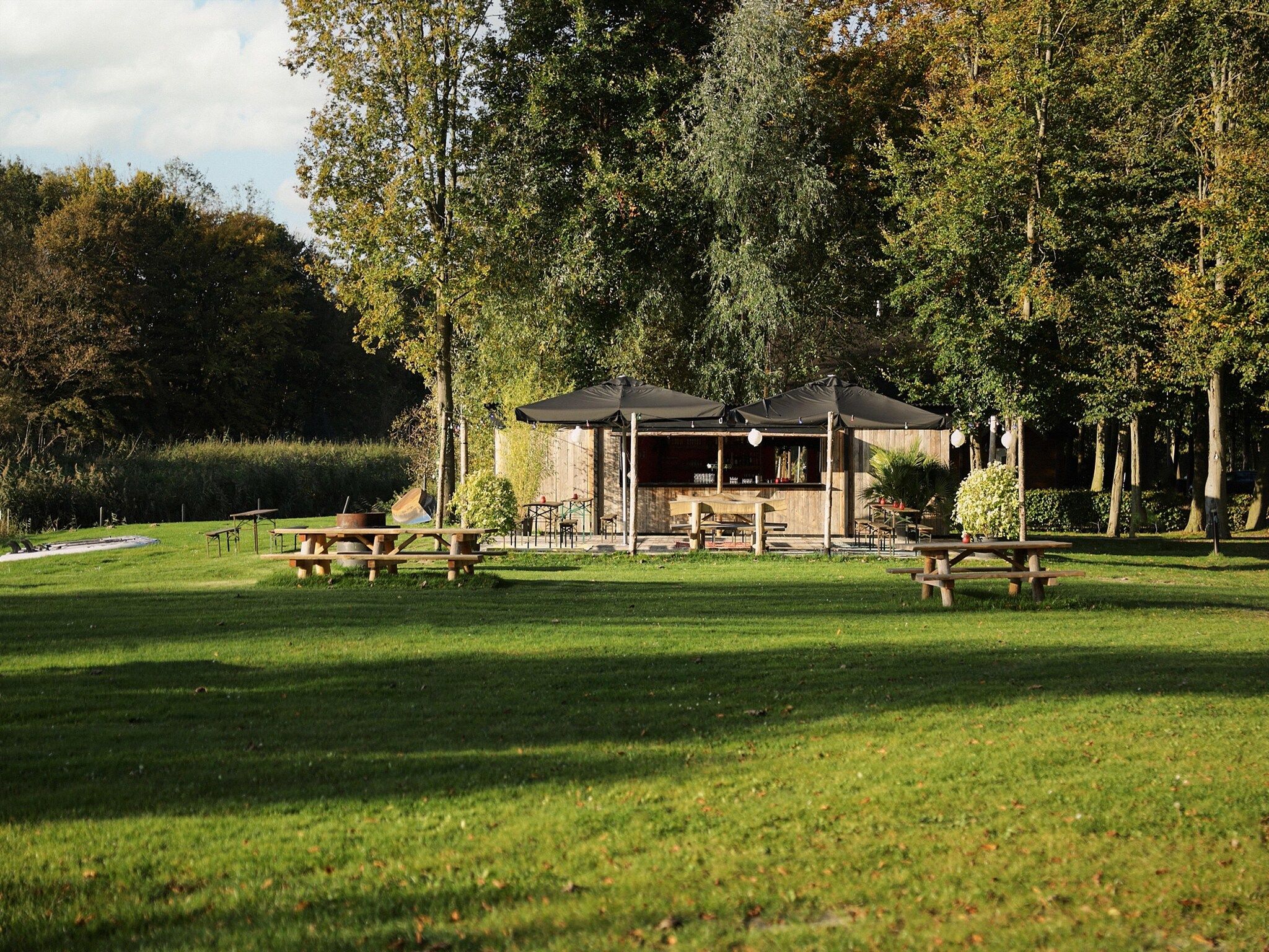 De buitenkant van Resort de Parel 1 in Zeewolde