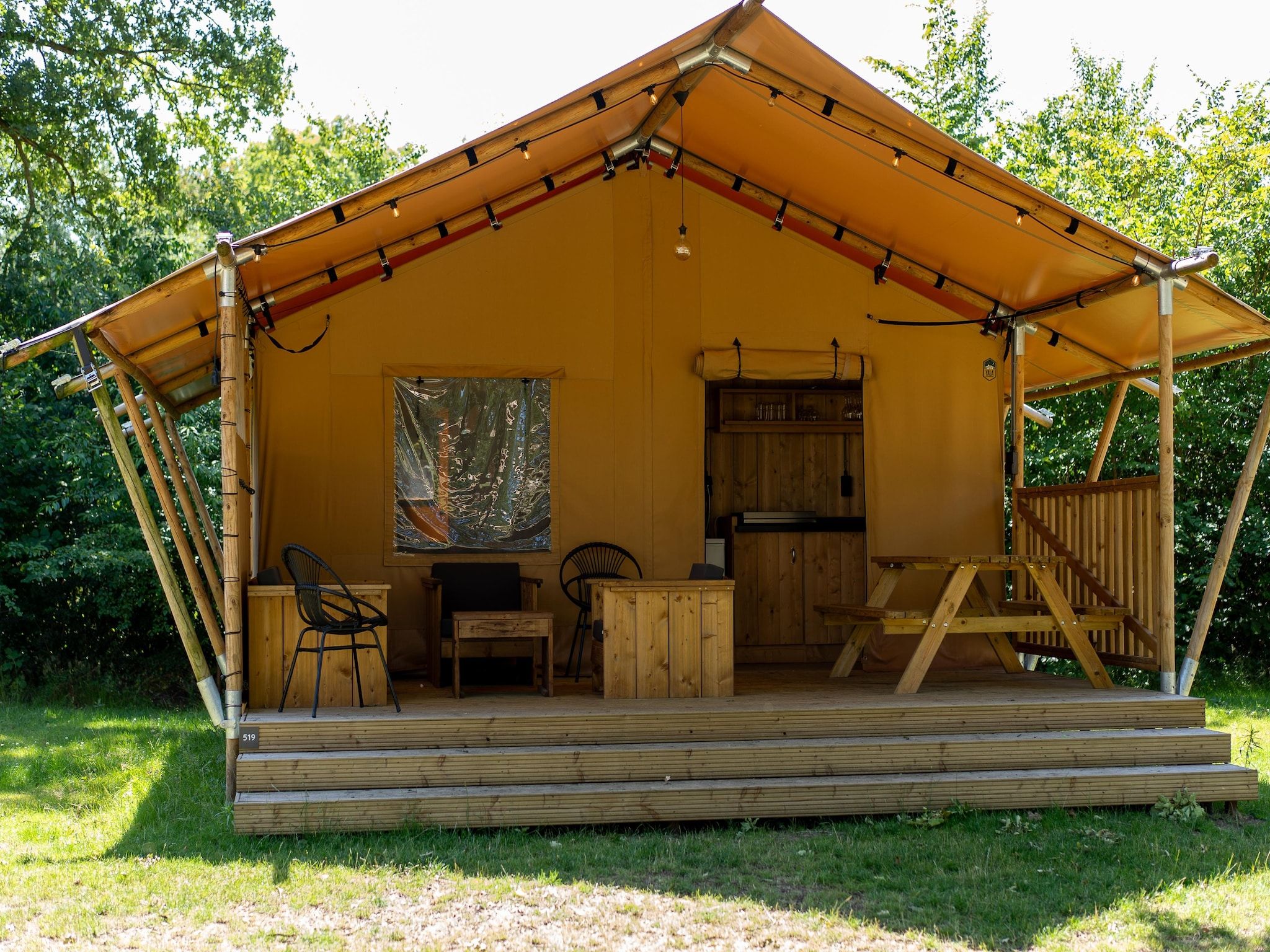 De buitenkant van Vakantiepark Hunzedal 16 in Borger