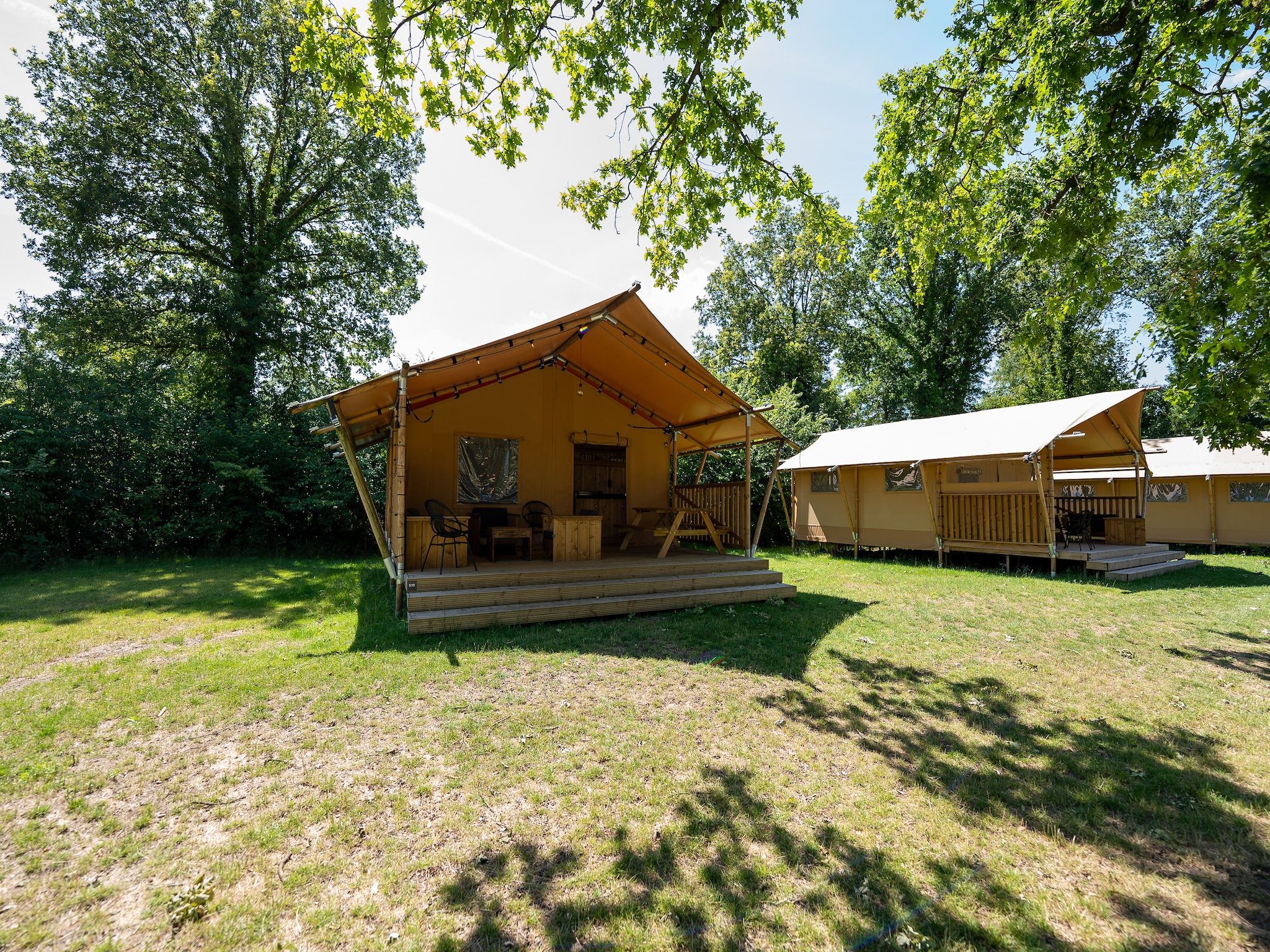 De buitenkant van Vakantiepark Hunzedal 16 in Borger