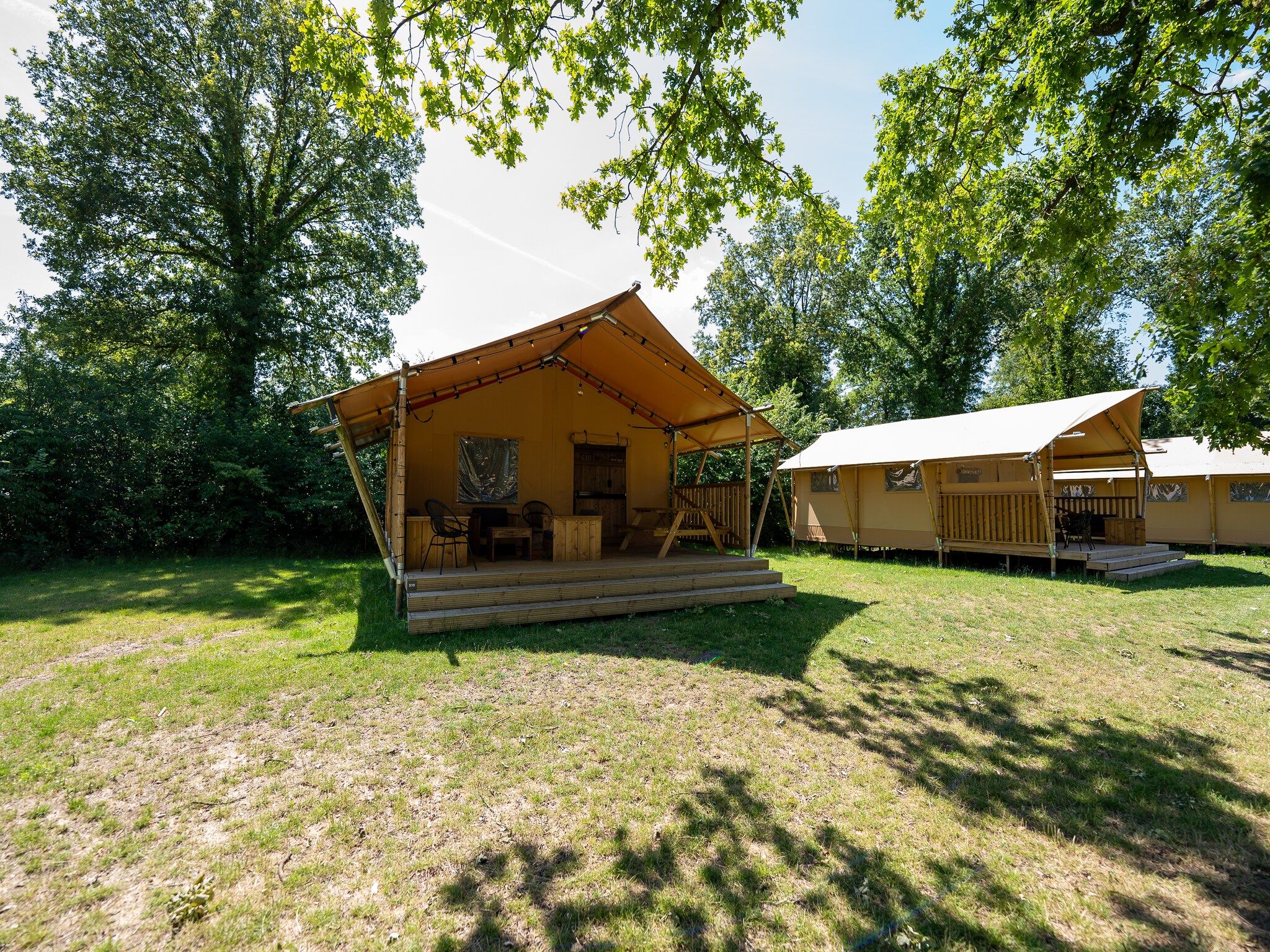 De buitenkant van Vakantiepark Hunzedal 16 in Borger