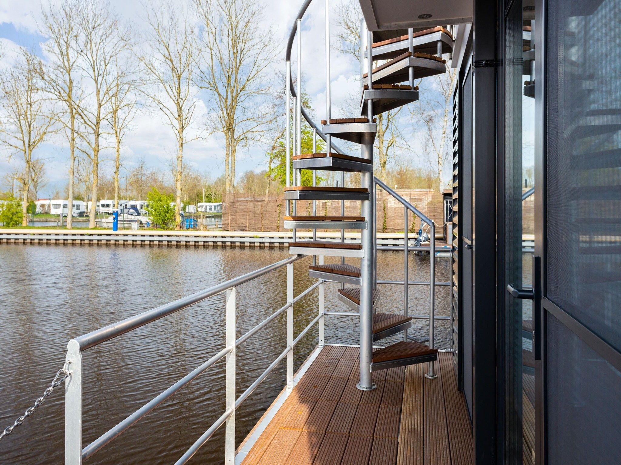 Houseboat 'de Valreep' met tuin - Paviljoenwei 2 in Offingawier - Foto 17 van 36