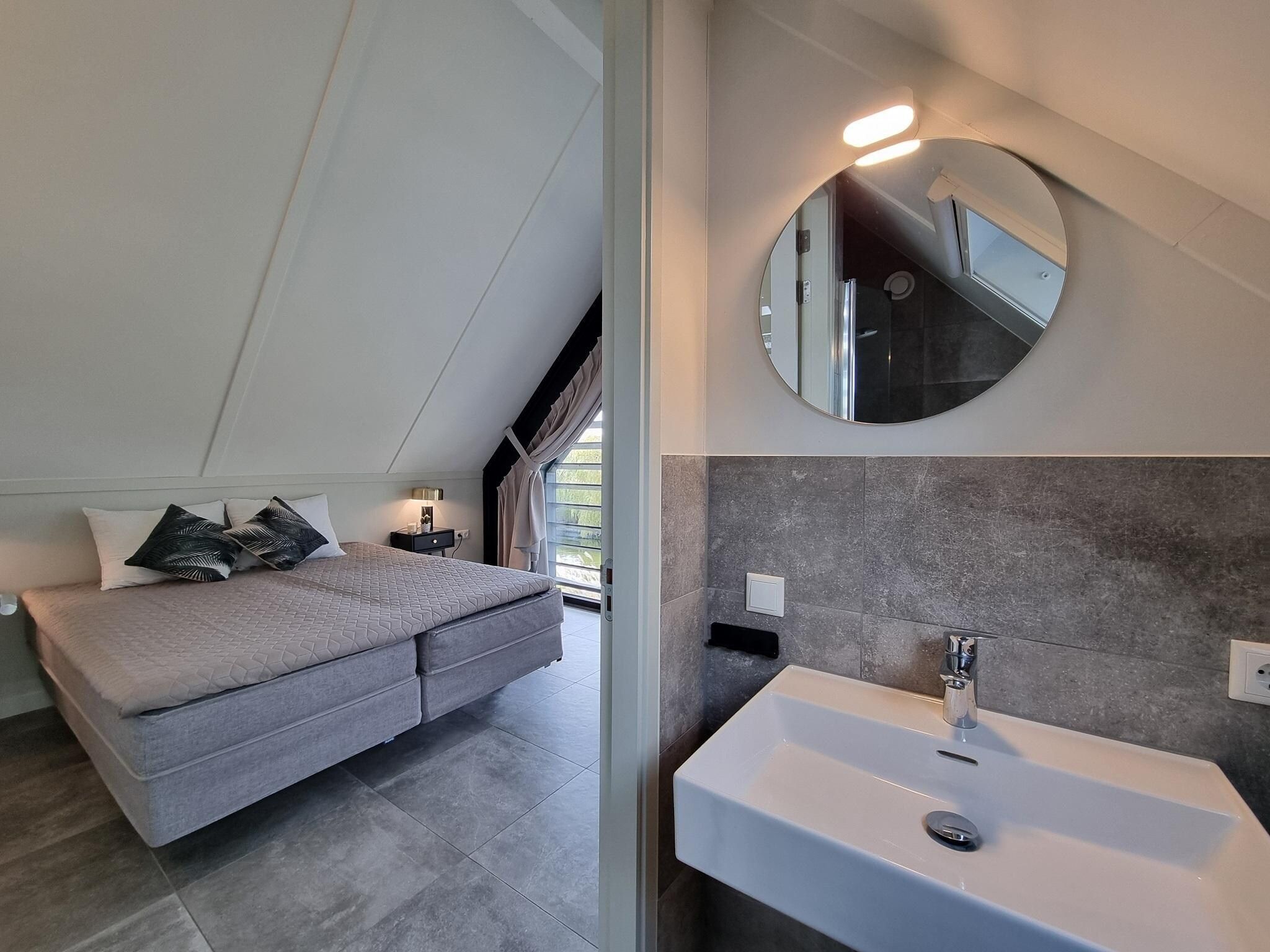 Een slaapkamer van Watervilla Ien in Balk