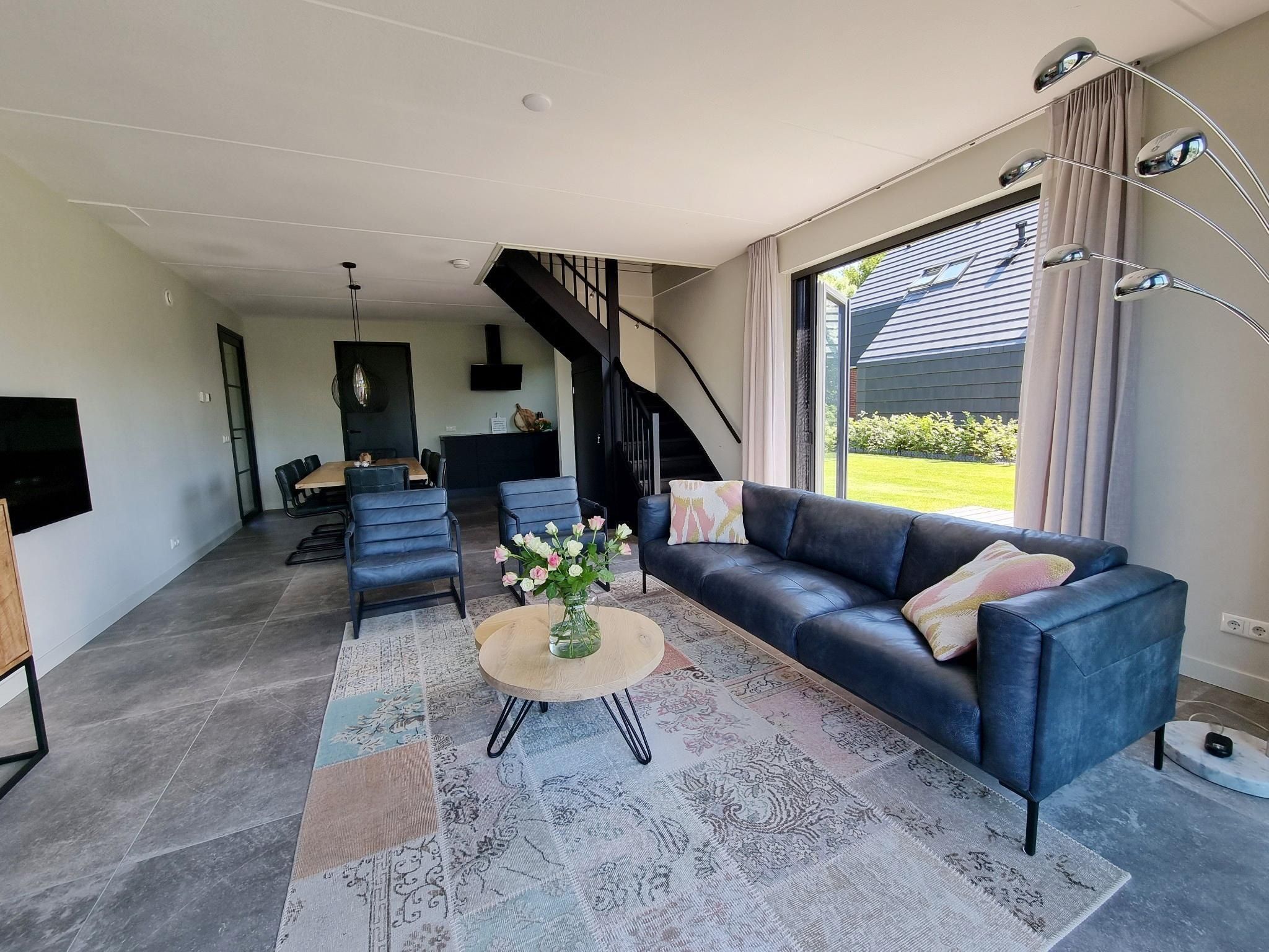De woonkamer van Watervilla Fiif in Balk