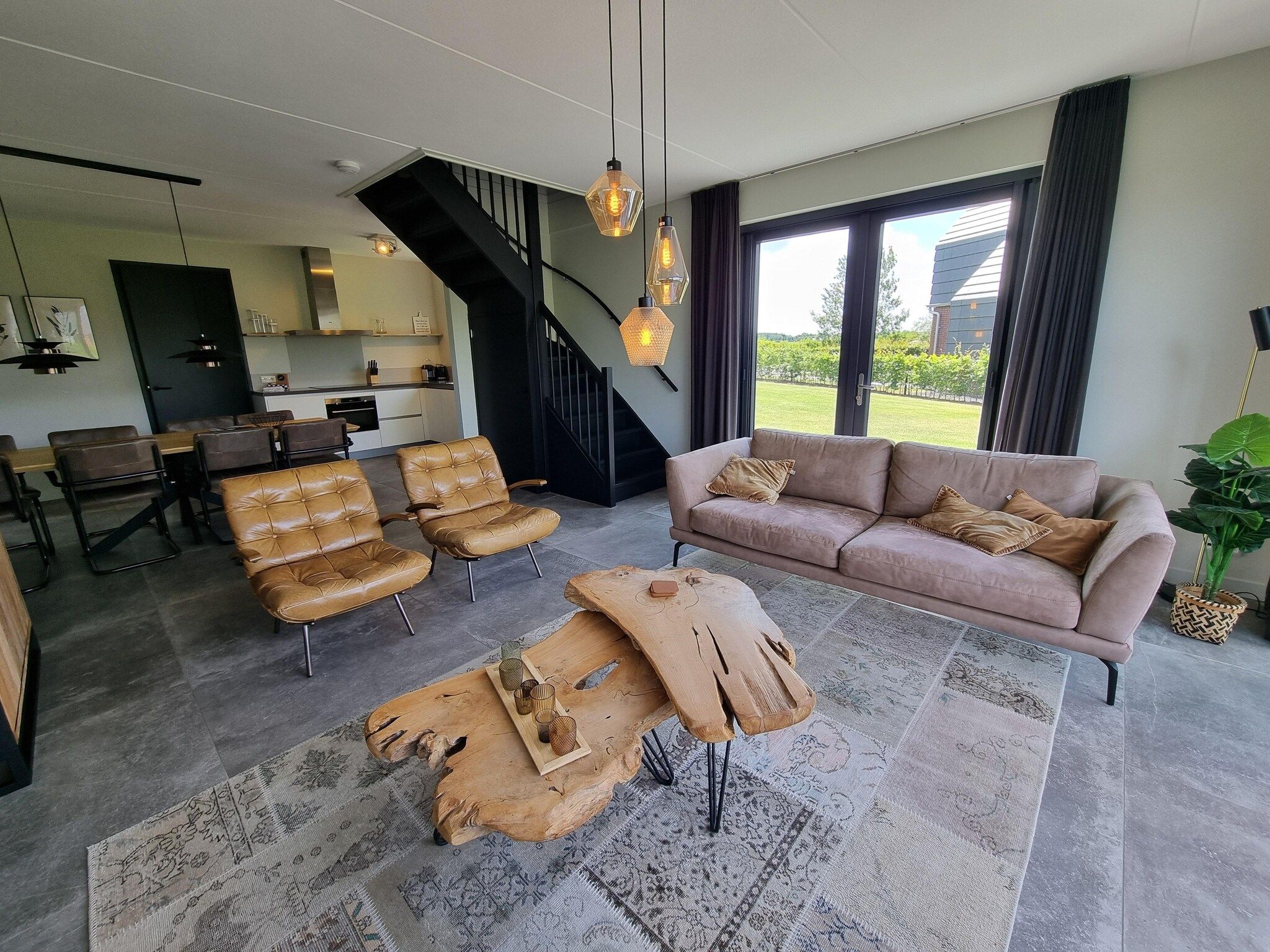 De woonkamer van Watervilla San in Balk