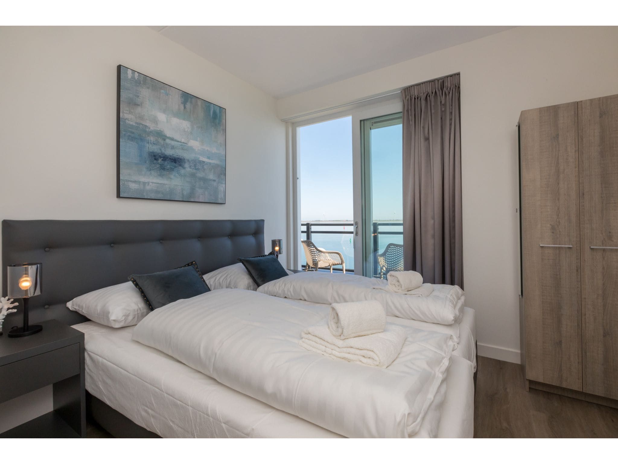 Een slaapkamer van Havenweg 8-16 in St. Annaland