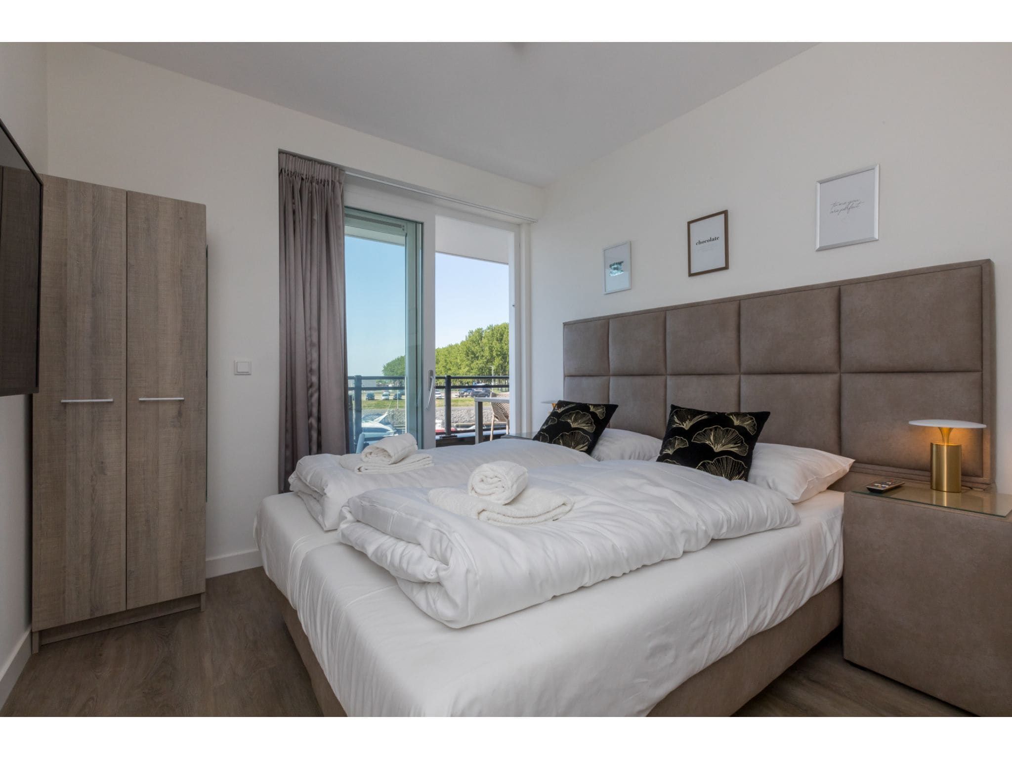 Een slaapkamer van Havenweg 8-16 in St. Annaland