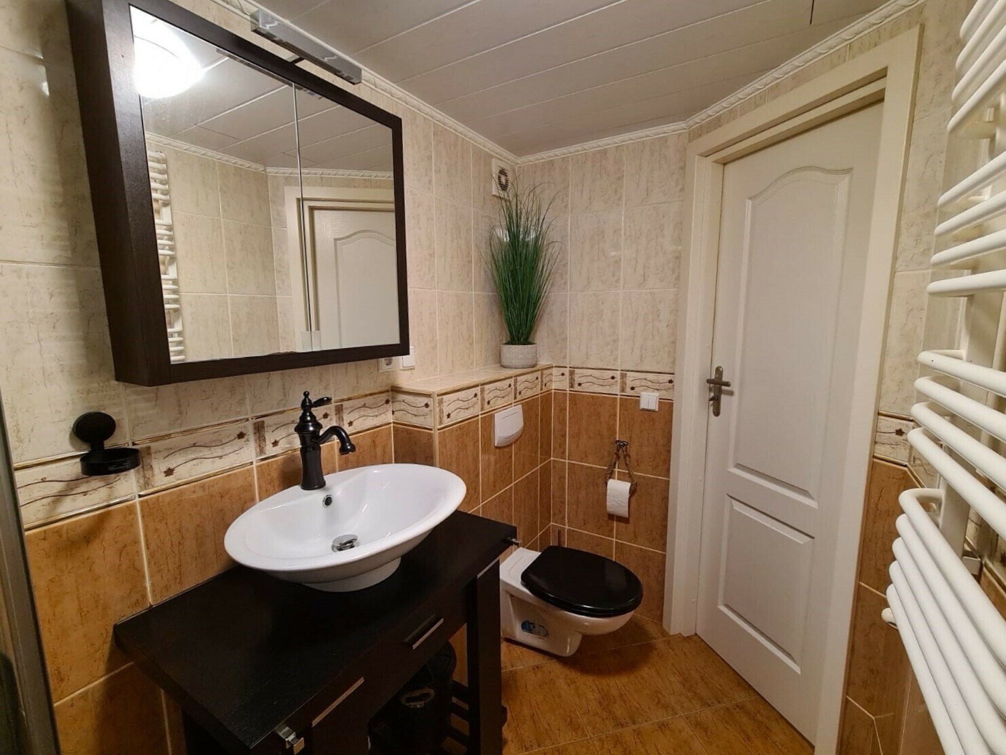 De badkamer van Recreatiepark Rhederlaagse Meren 1 in Lathum