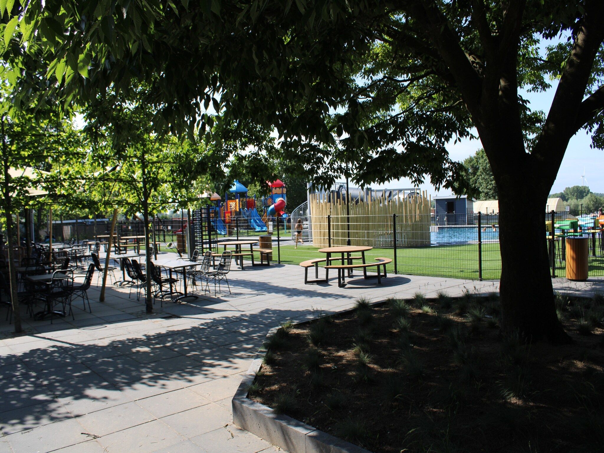 Parkfaciliteiten bij Recreatiepark Rhederlaagse Meren 8 in Lathum