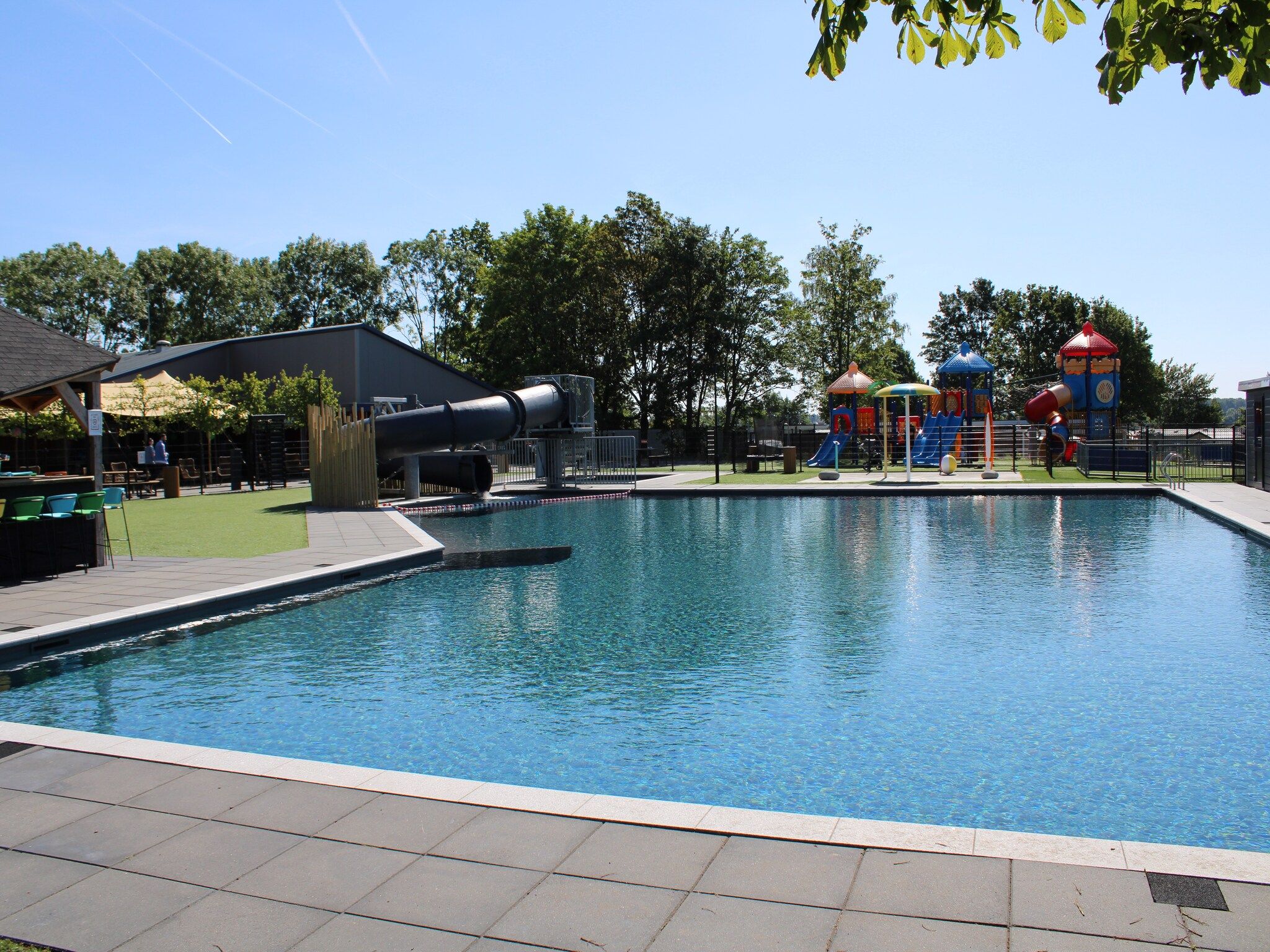 Parkfaciliteiten bij Recreatiepark Rhederlaagse Meren 8 in Lathum