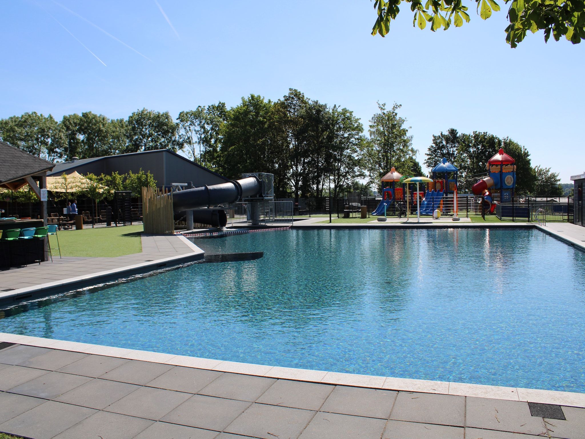 Parkfaciliteiten bij Recreatiepark Rhederlaagse Meren 9 in Lathum