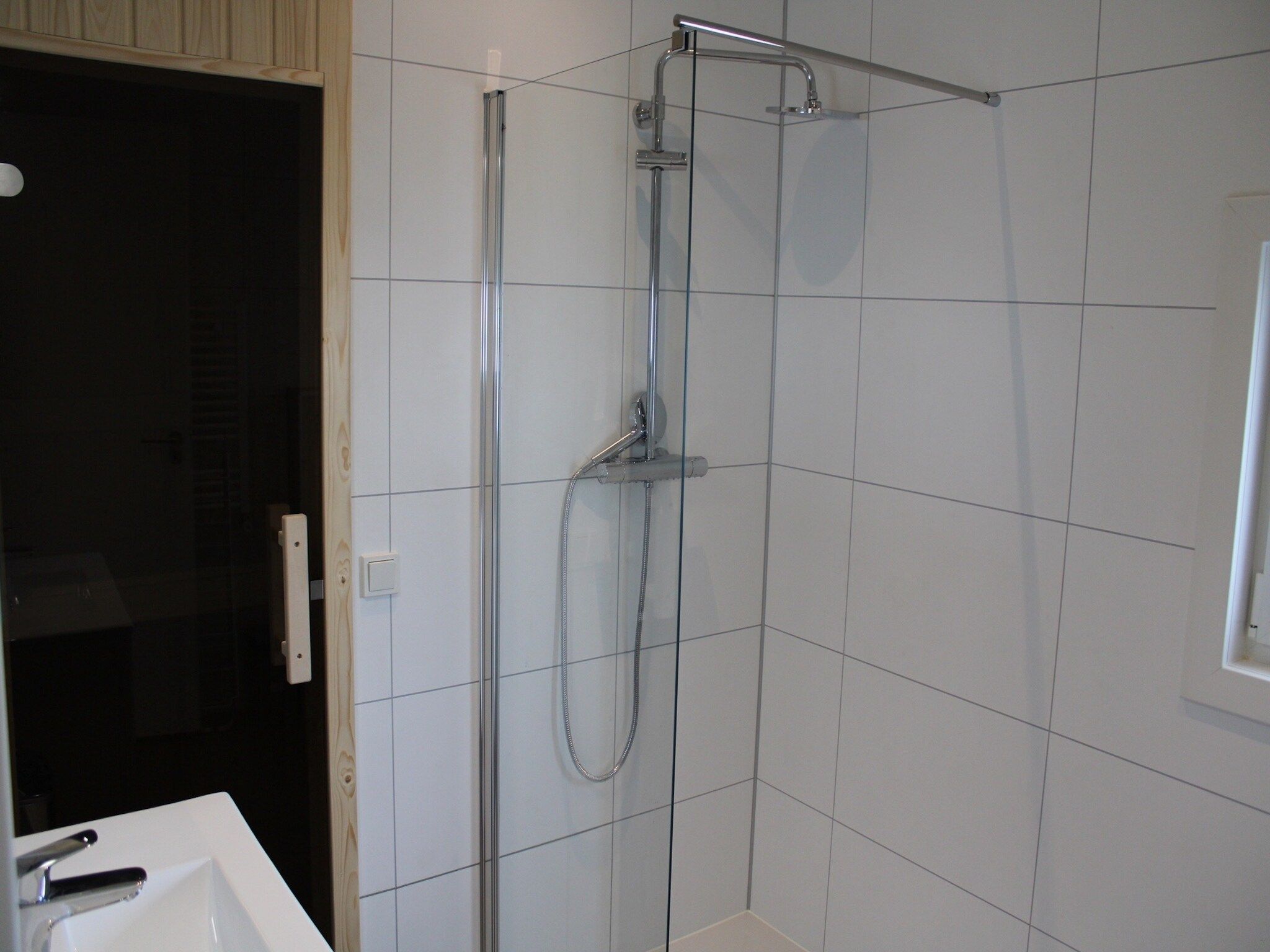 De badkamer van Recreatiepark Rhederlaagse Meren 13 in Lathum