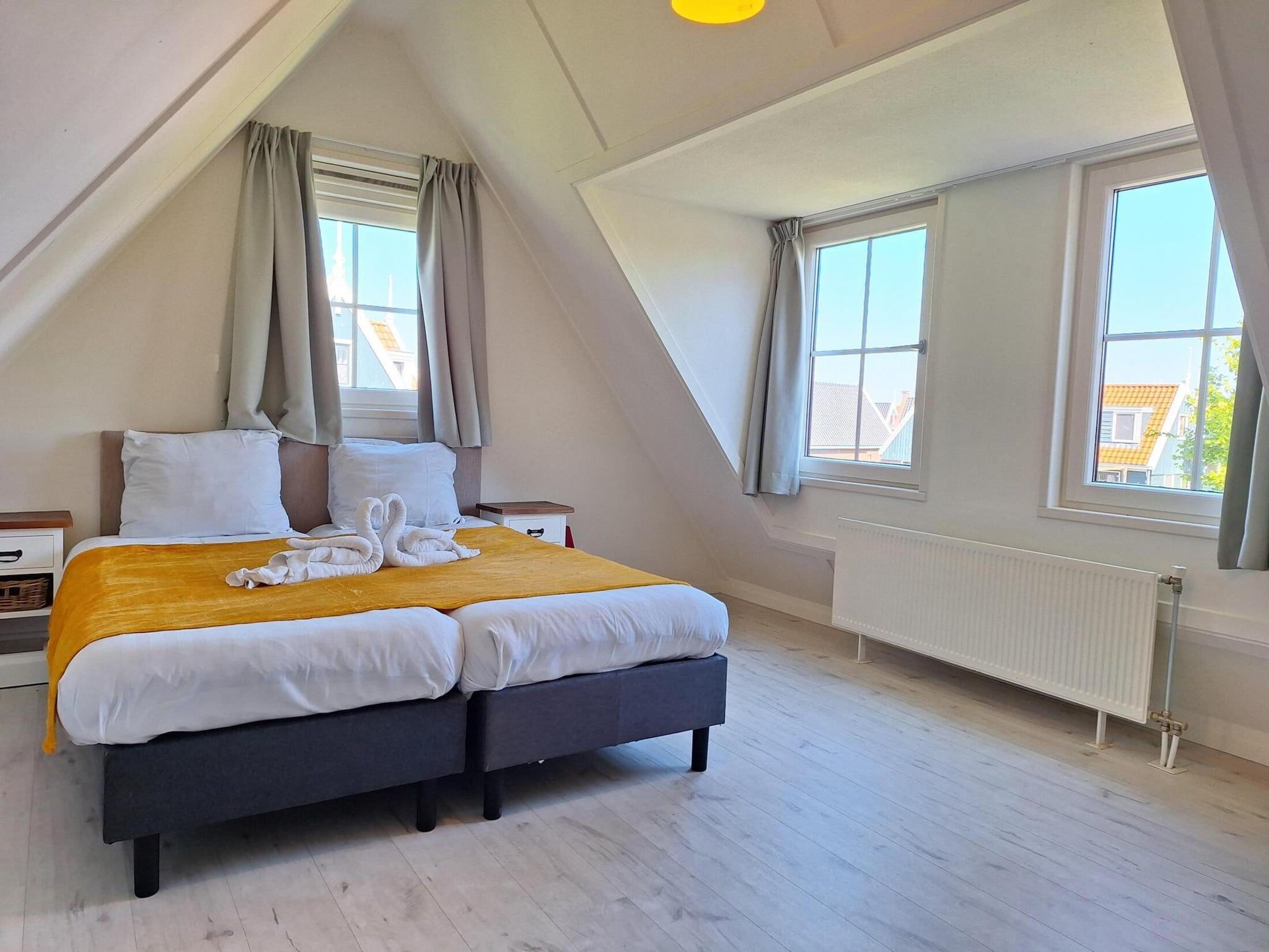 Een slaapkamer van 	De Rijp met Sauna  6 personen in West-Graftdijk