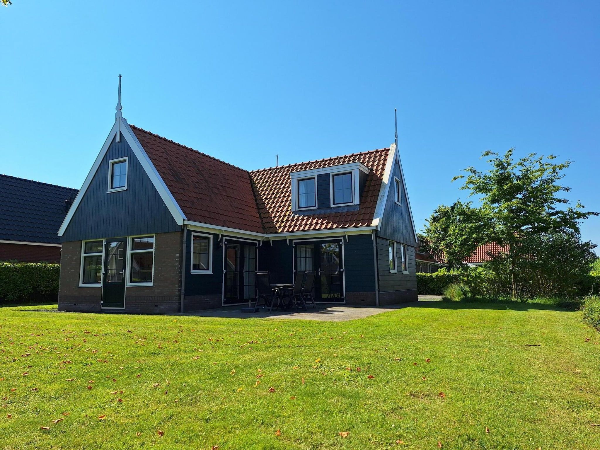 De buitenkant van 	De Rijp met Sauna  6 personen in West-Graftdijk