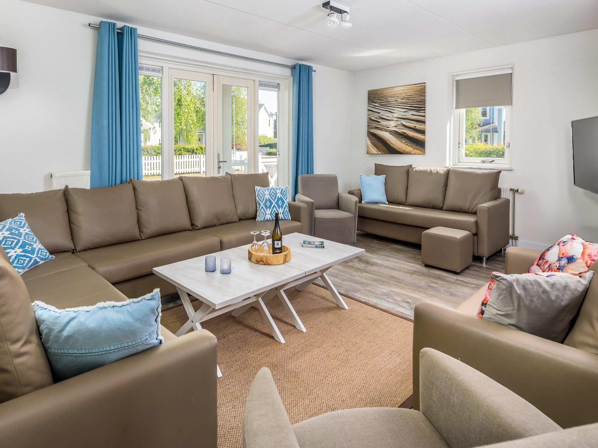 De woonkamer van Vakantiepark Cape Helius 24 in Hellevoetsluis