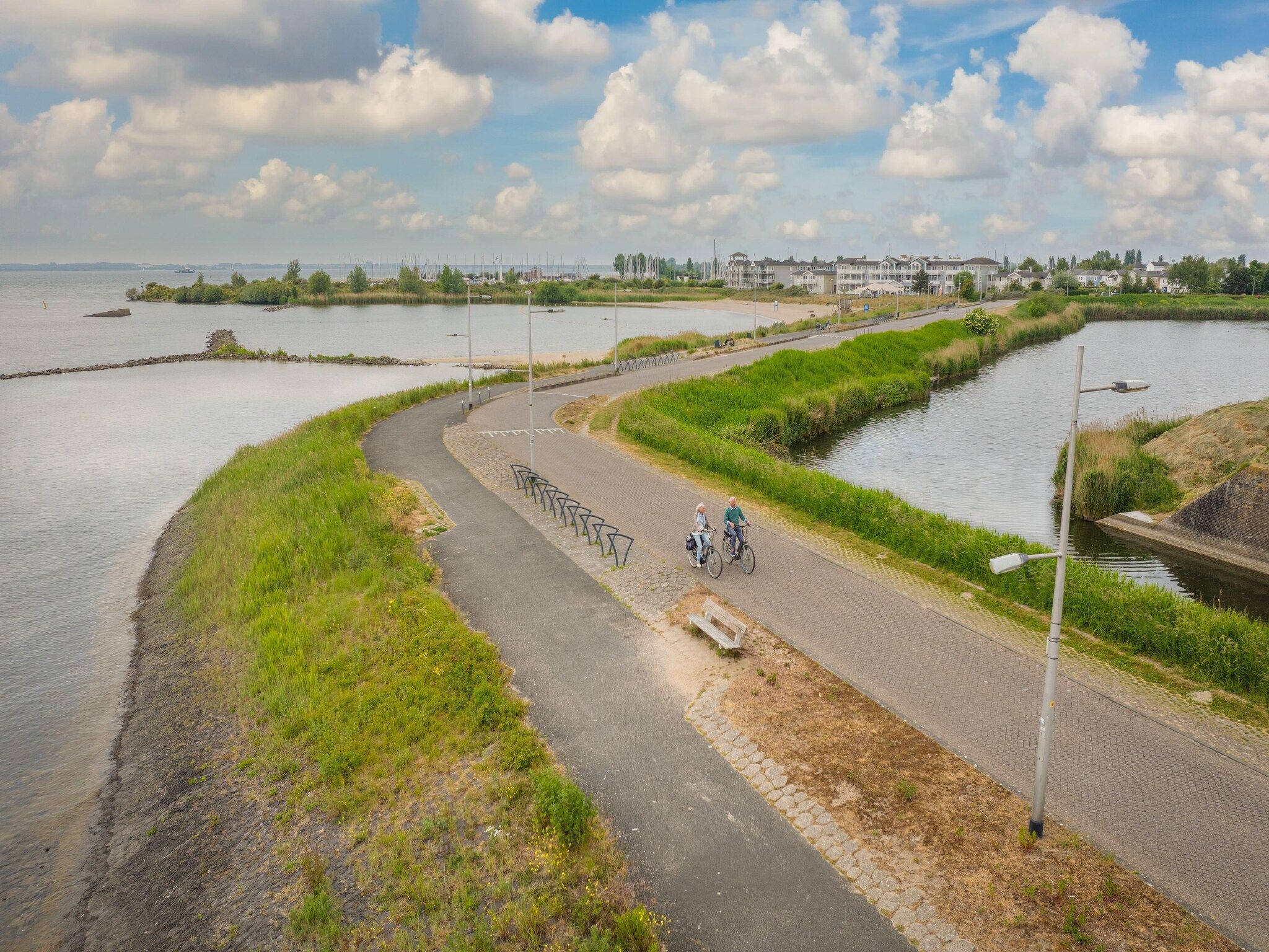Parkfaciliteiten bij Vakantiepark Cape Helius 24 in Hellevoetsluis