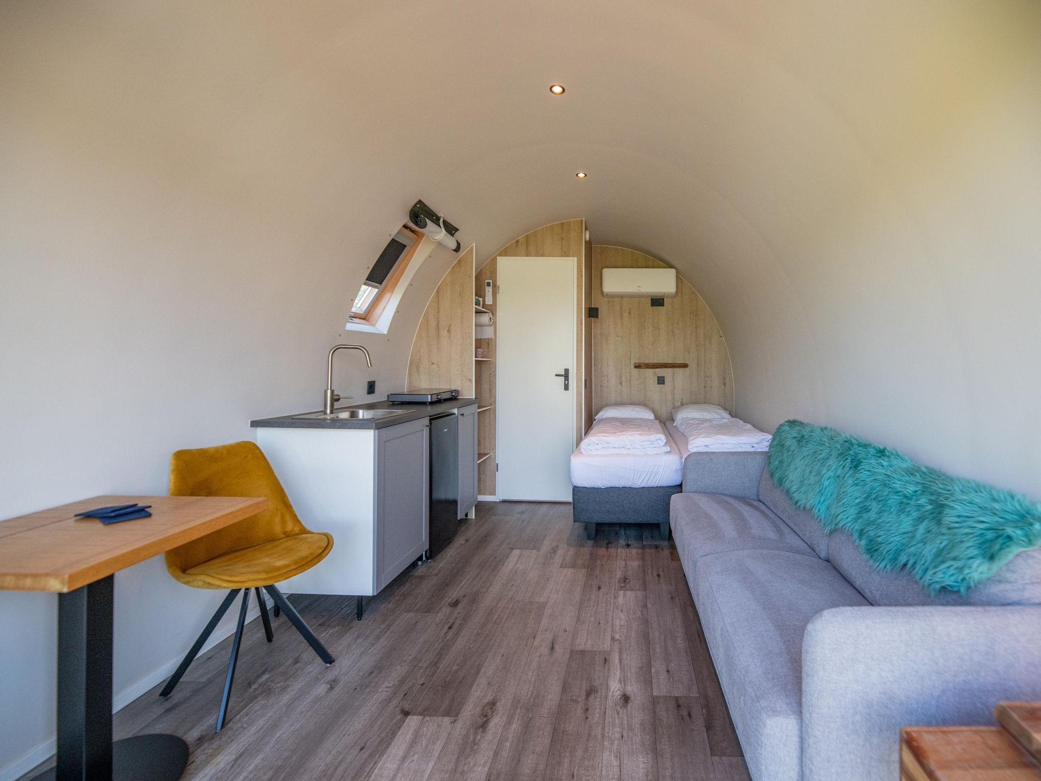 De eetkamer van Natuurlodge Tureluur 2p in Drenthe