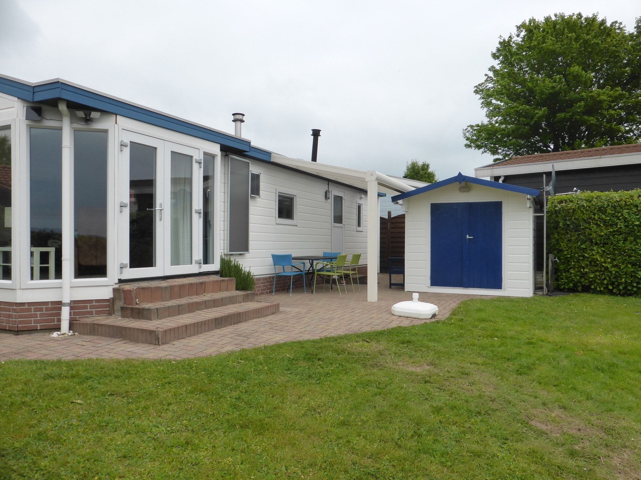 De buitenkant van Recreatiepark Rhederlaagse Meren 3 in Lathum