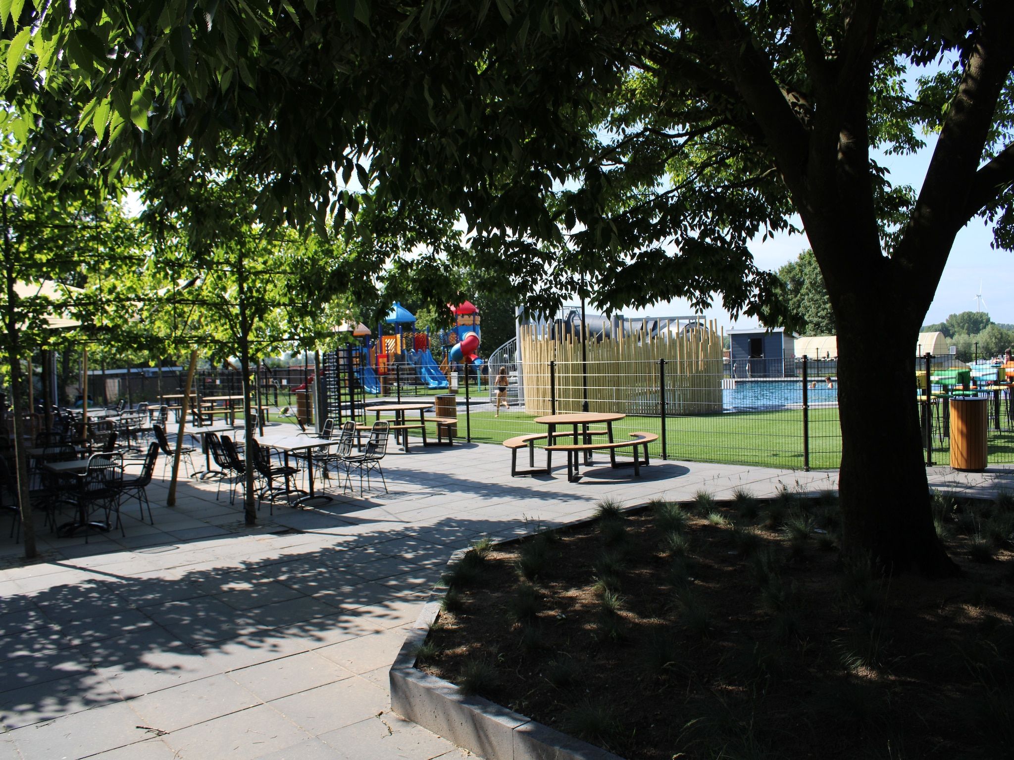 Parkfaciliteiten bij Recreatiepark Rhederlaagse Meren 4 in Lathum