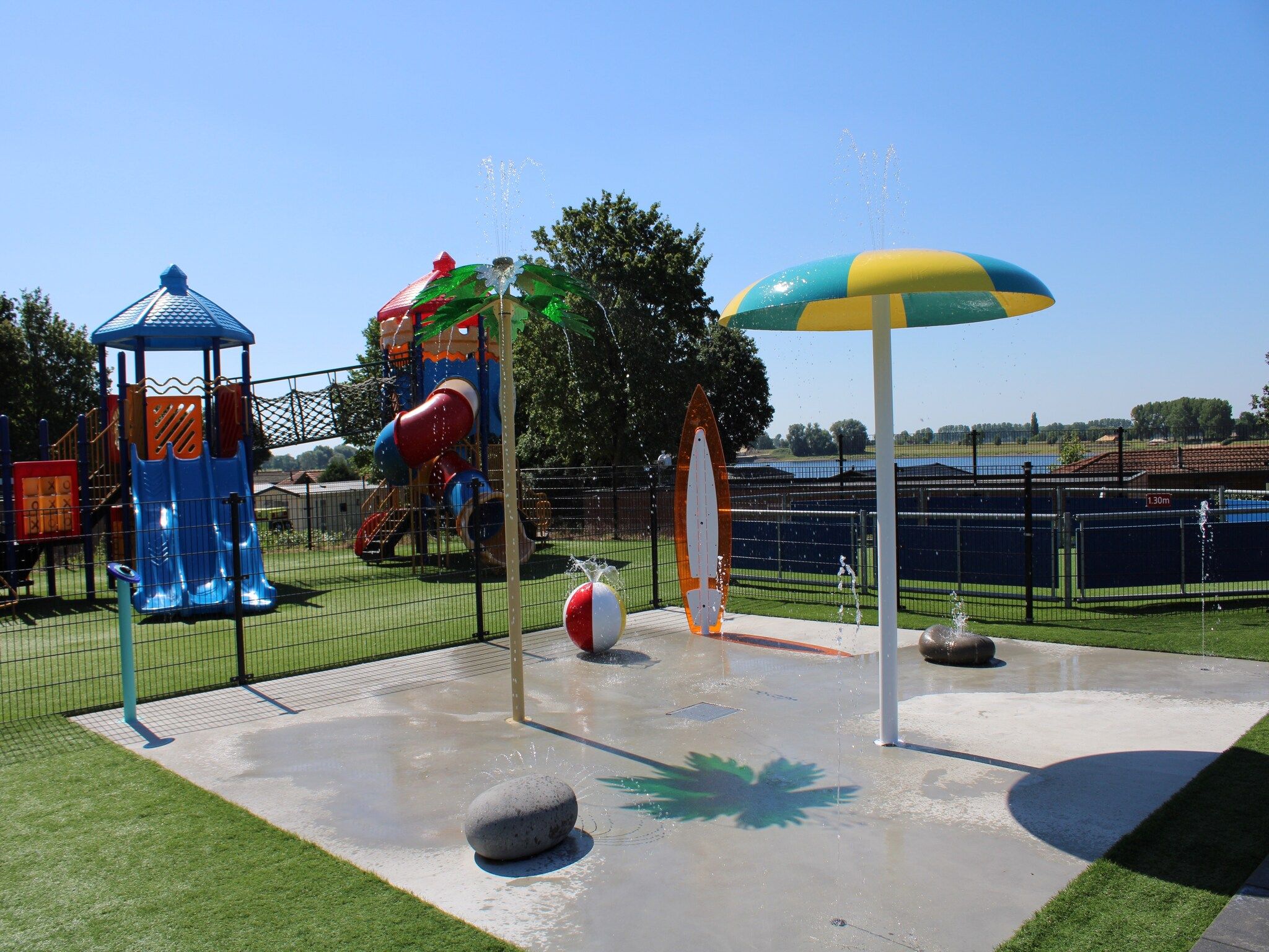 Parkfaciliteiten bij Recreatiepark Rhederlaagse Meren 4 in Lathum