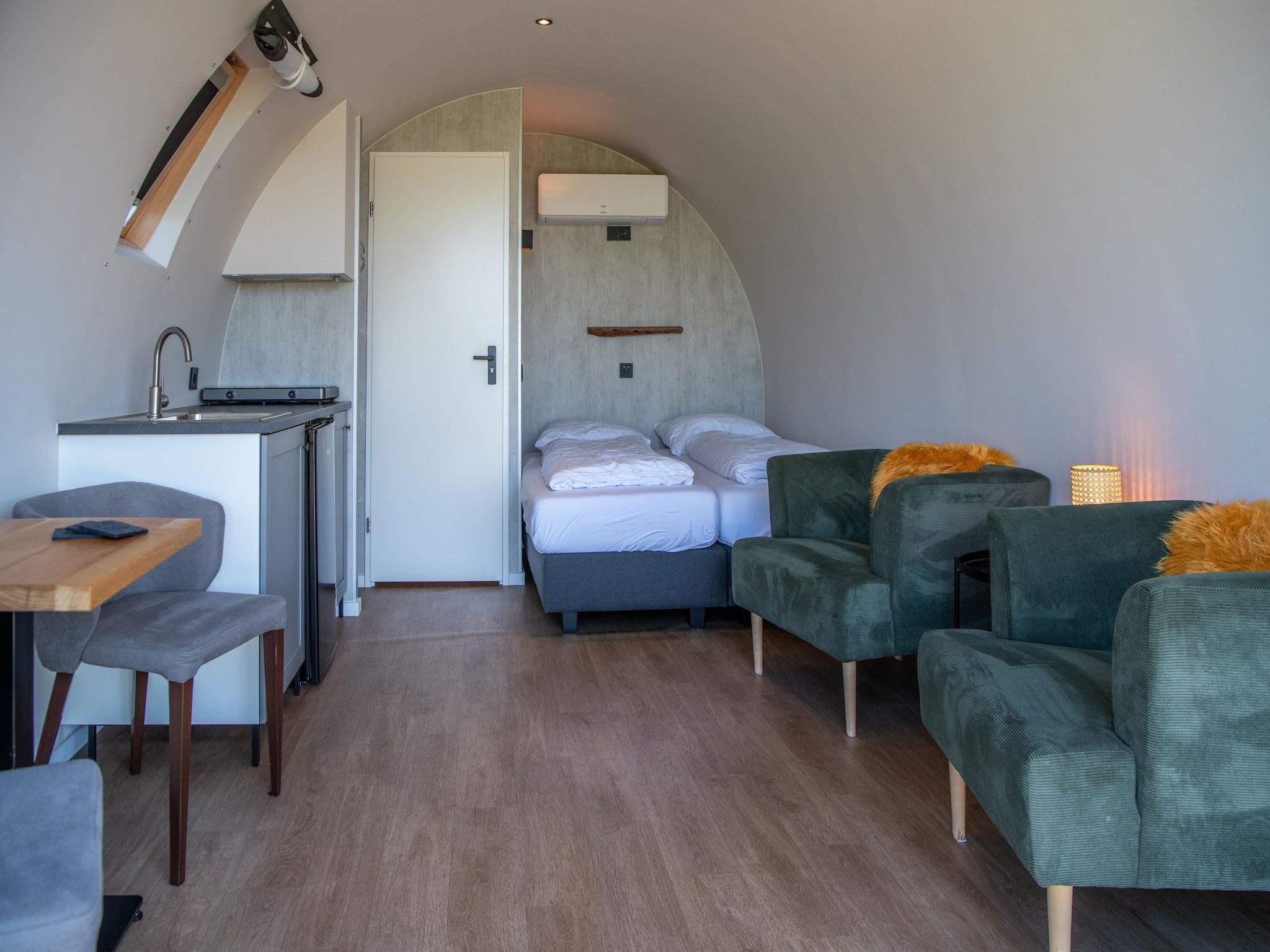 De eetkamer van Natuurlodge Graspieper 2p in Drenthe