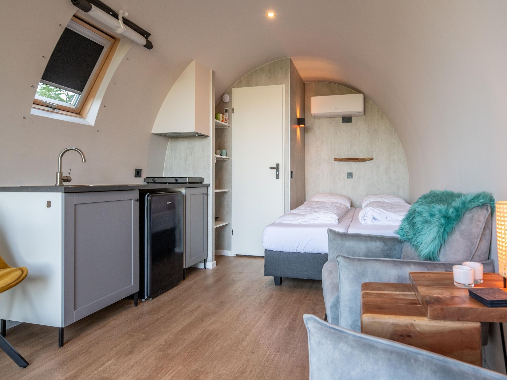 Een slaapkamer van Wellness lodge Wulp 2p in Drenthe