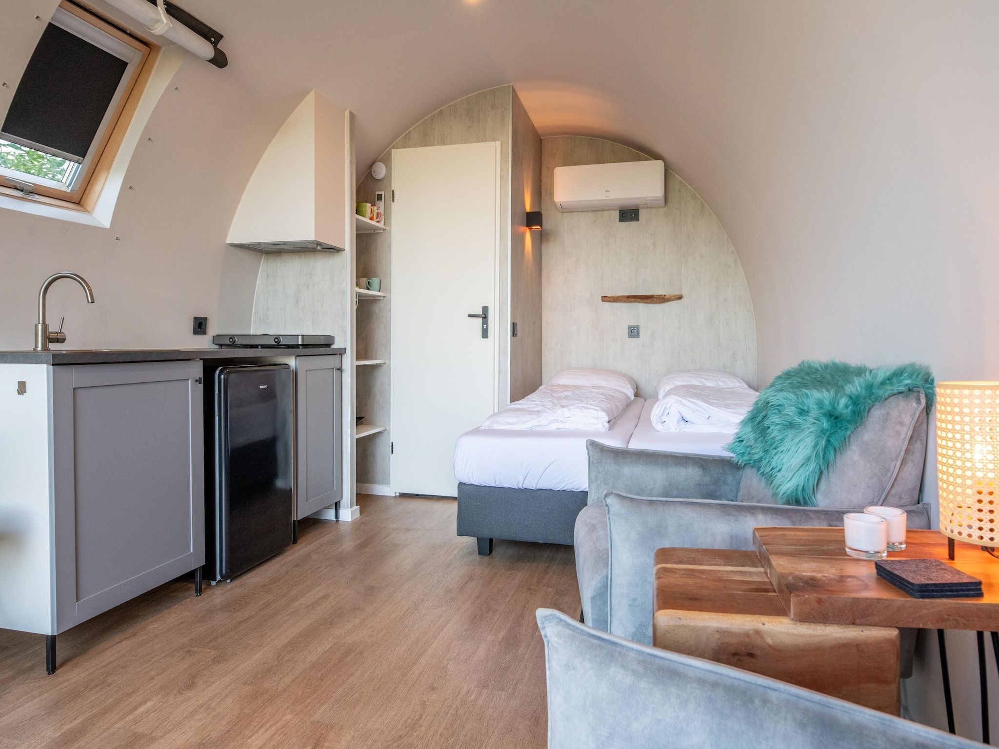 De woonkamer van Wellness lodge Wulp 2p in Drenthe
