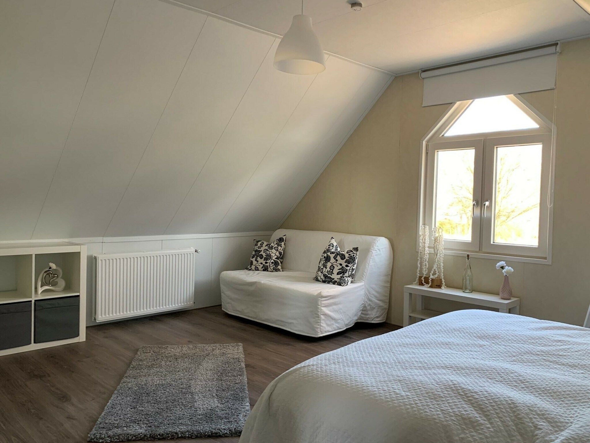 Een slaapkamer van Recreatiepark Rhederlaagse Meren 7 in Lathum