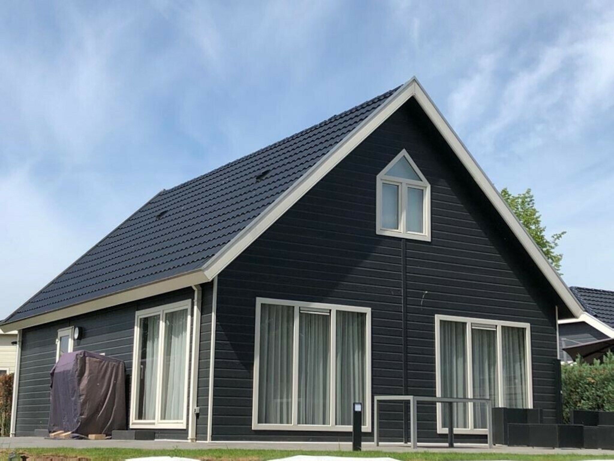 De buitenkant van Recreatiepark Rhederlaagse Meren 7 in Lathum