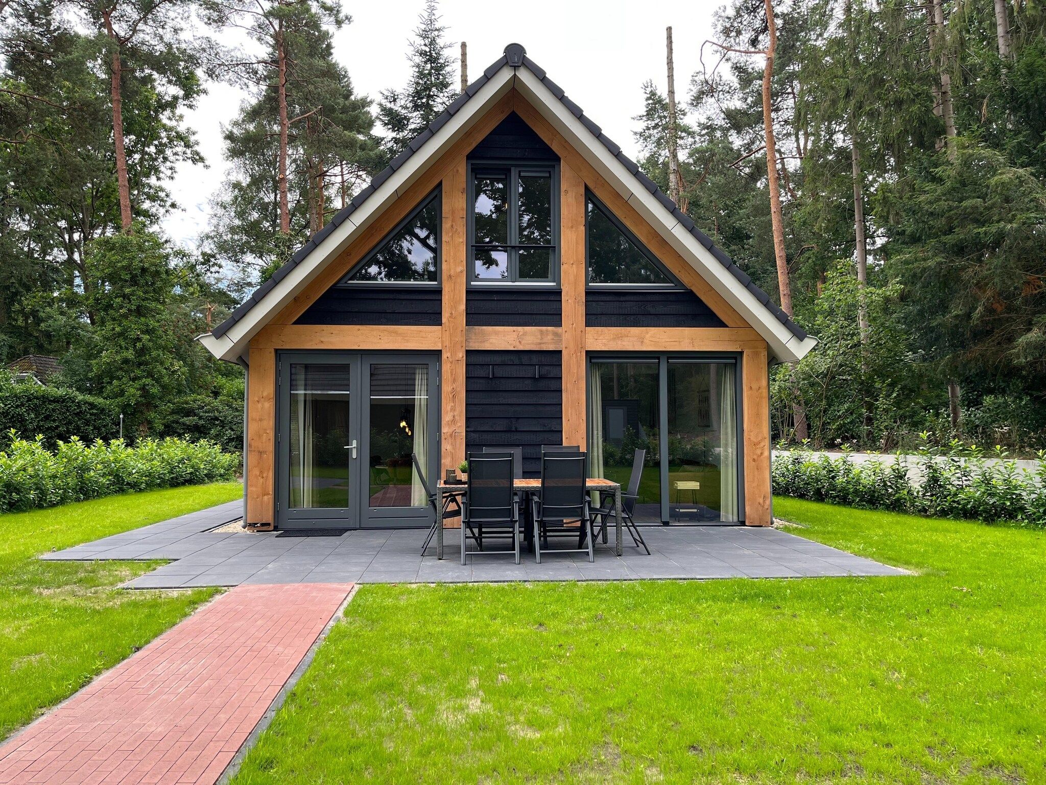 Het terras van Energievriendelijk 't Brummelhuus H556 in Lochem