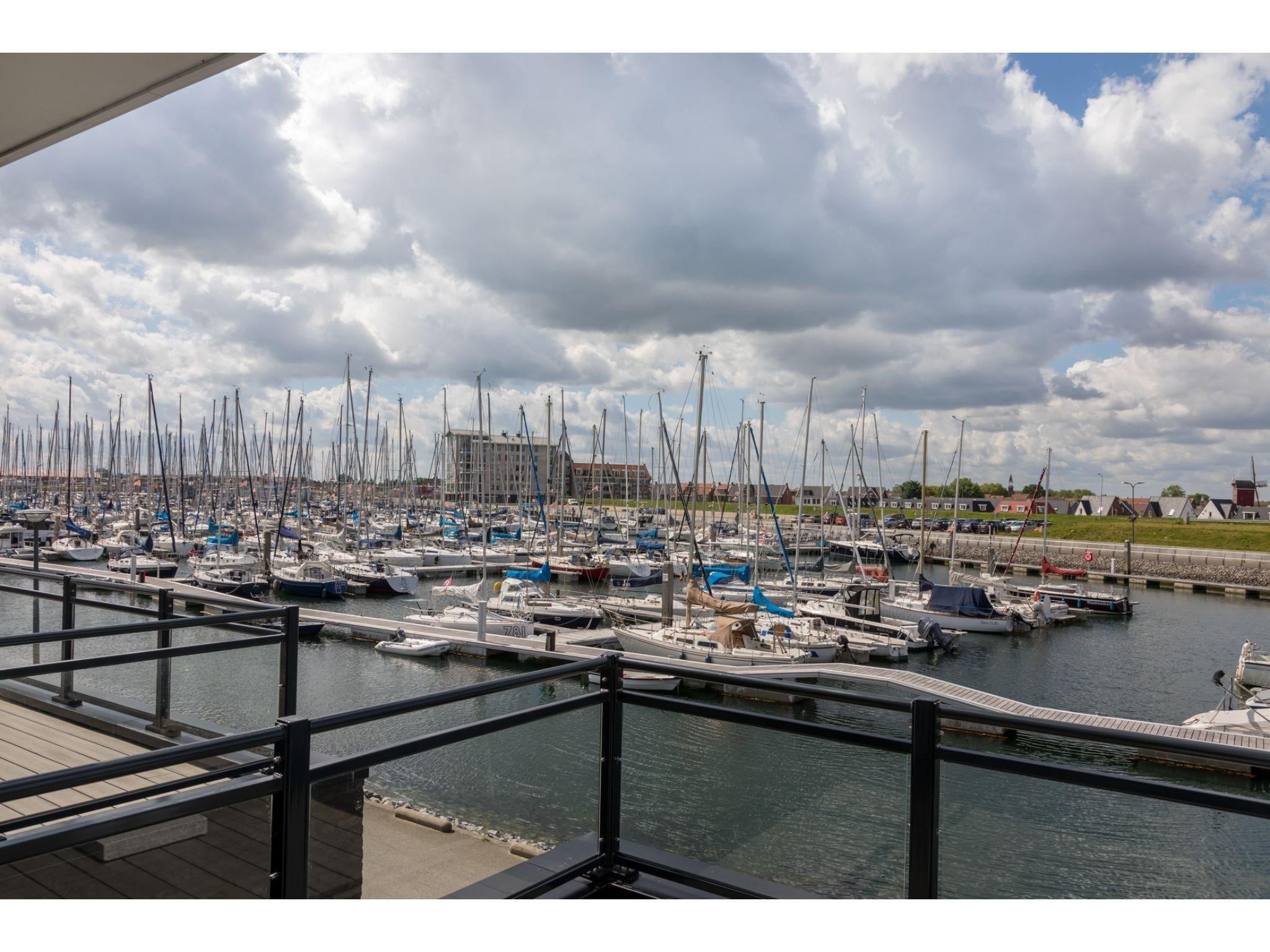 Het uitzicht vanaf Havenweg 8-18 in St. Annaland