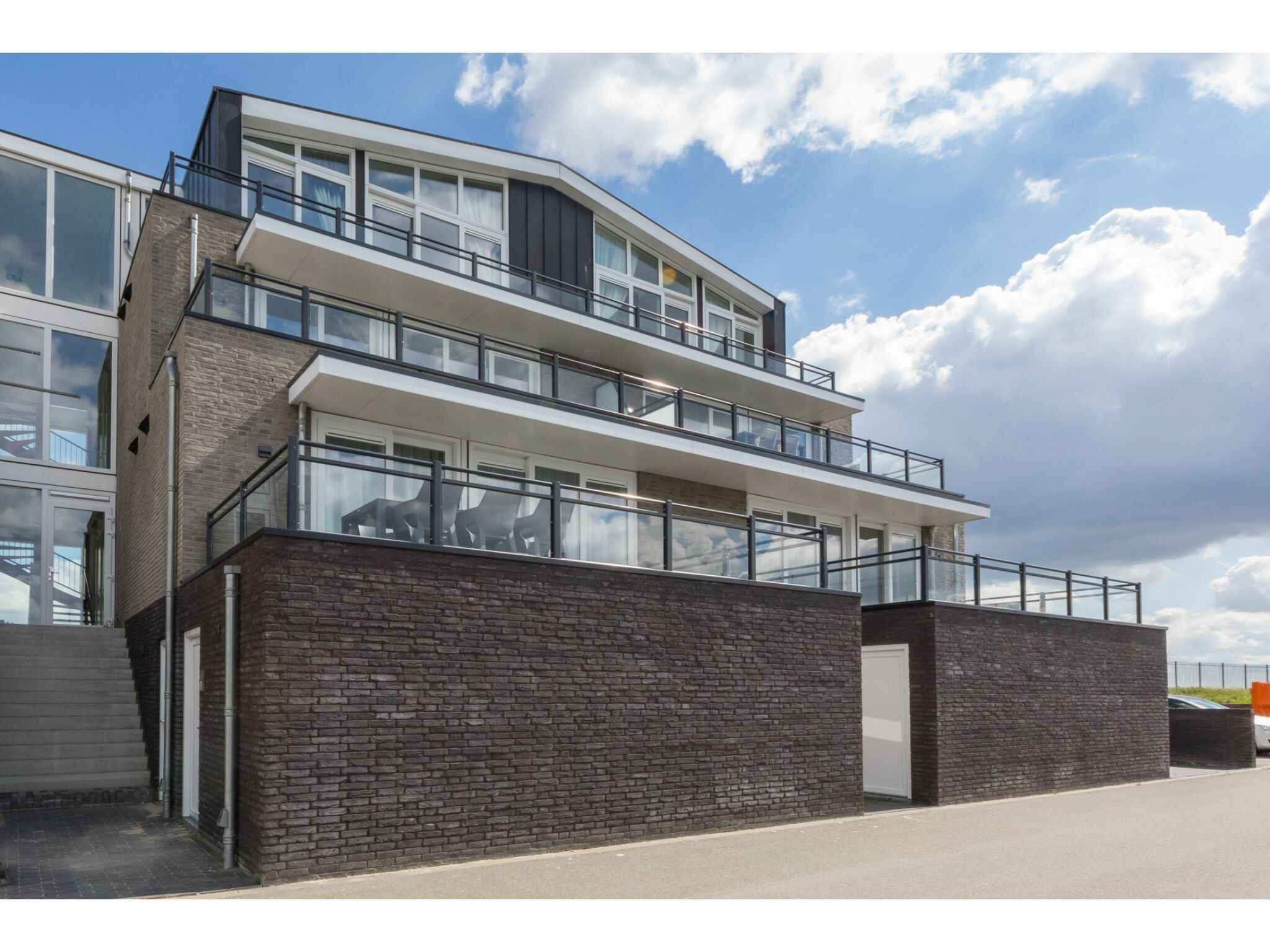 De buitenkant van Havenweg 8-22 in St. Annaland