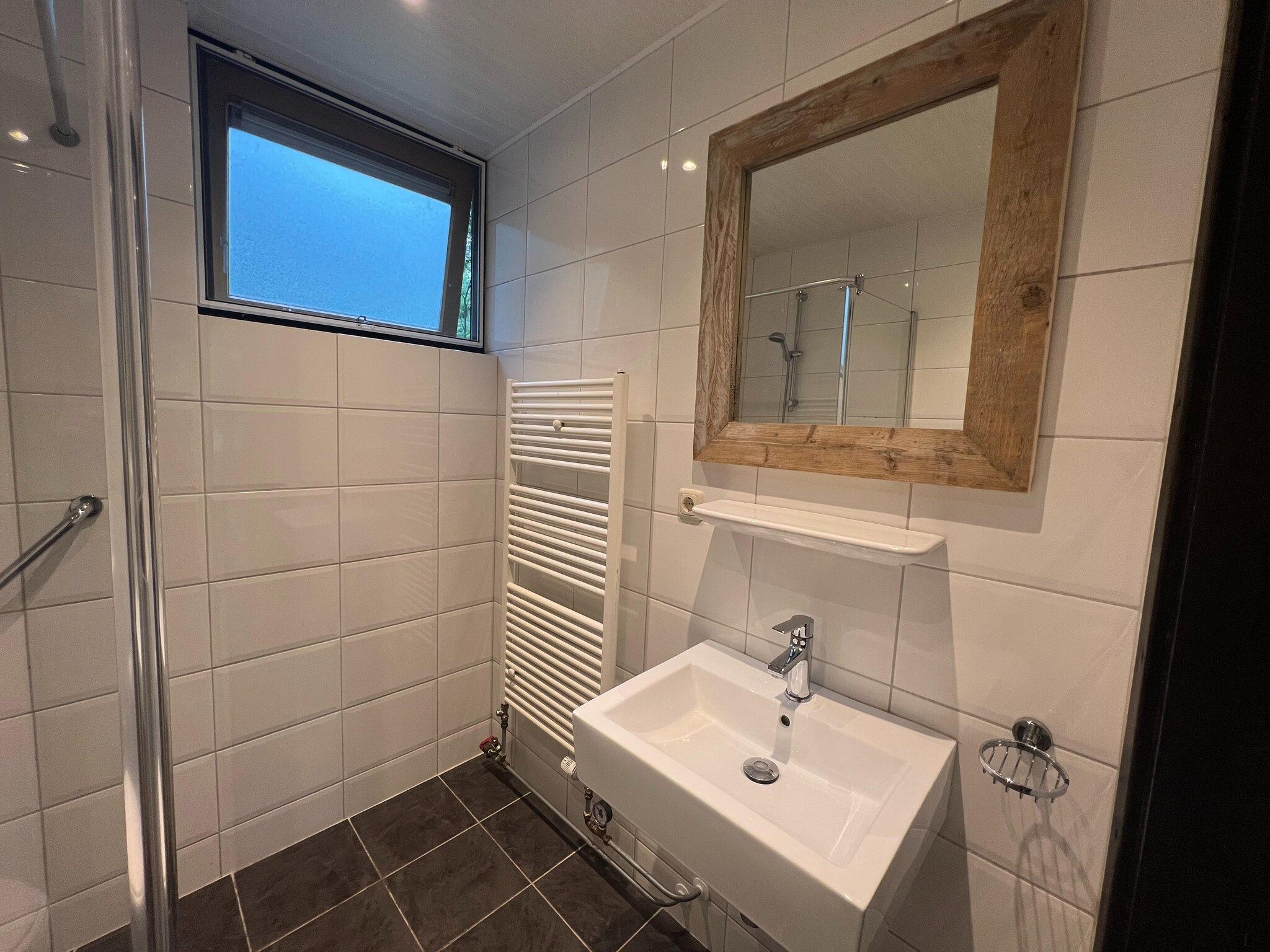 De badkamer van Vosseven 73 Maretak in Stramproy