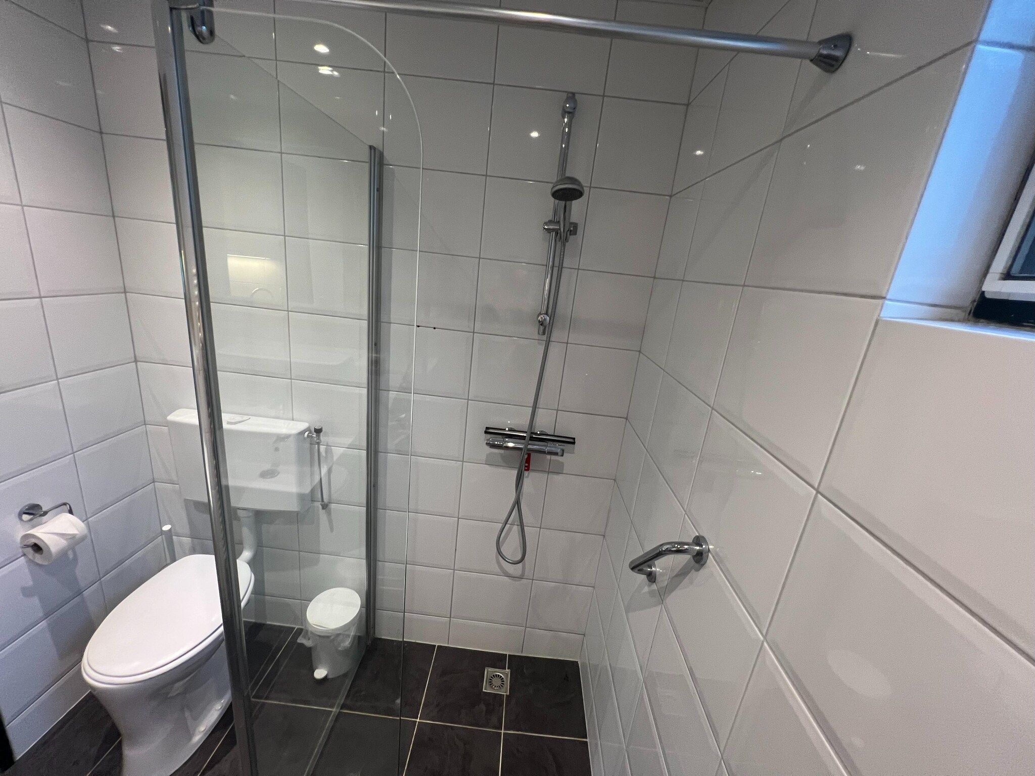 De badkamer van Vosseven 73 Maretak in Stramproy