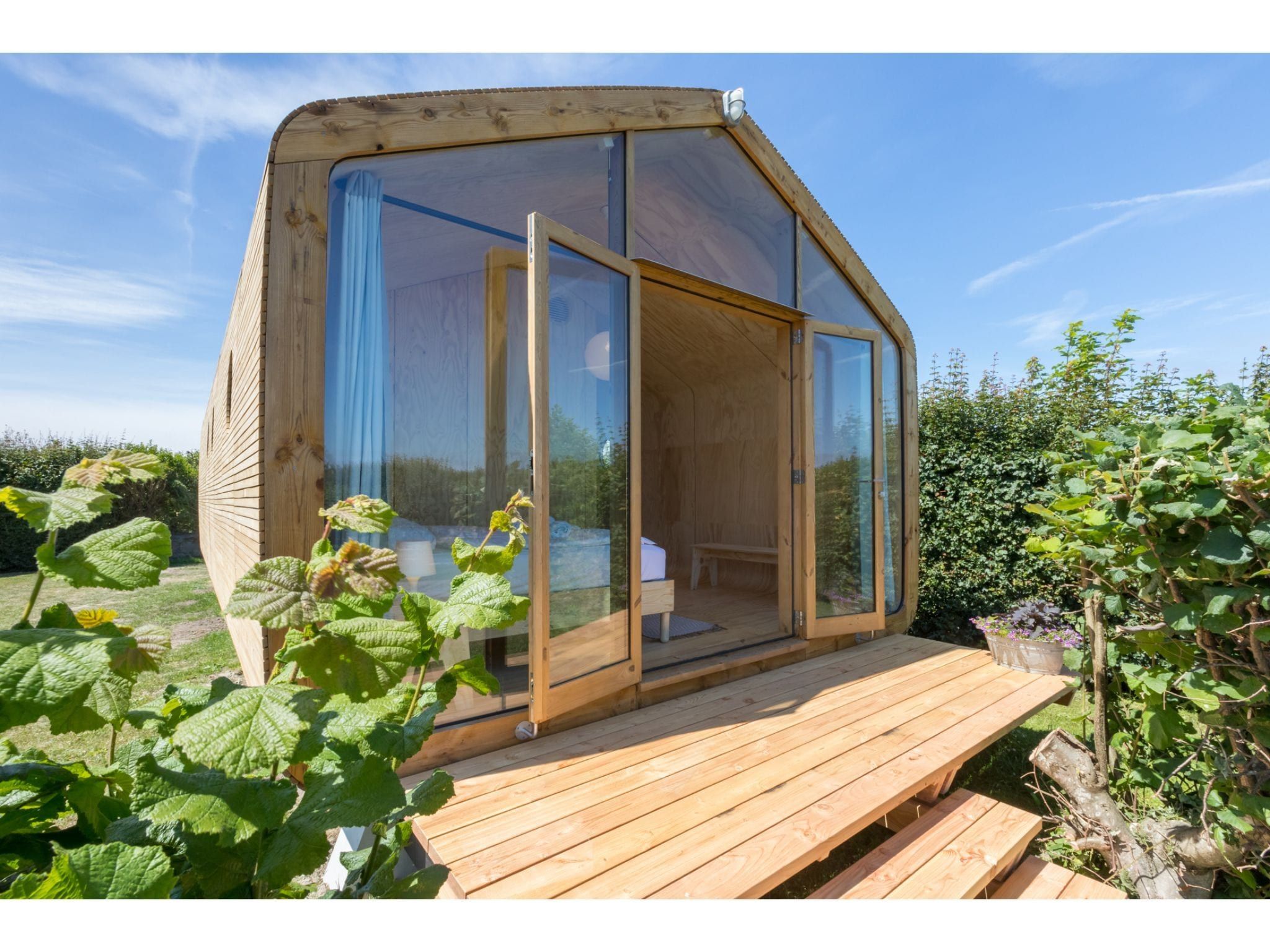 Het terras van Wikkelhouse - Kon Emmaweg 6  Vrouwenpolder in Vrouwenpolder