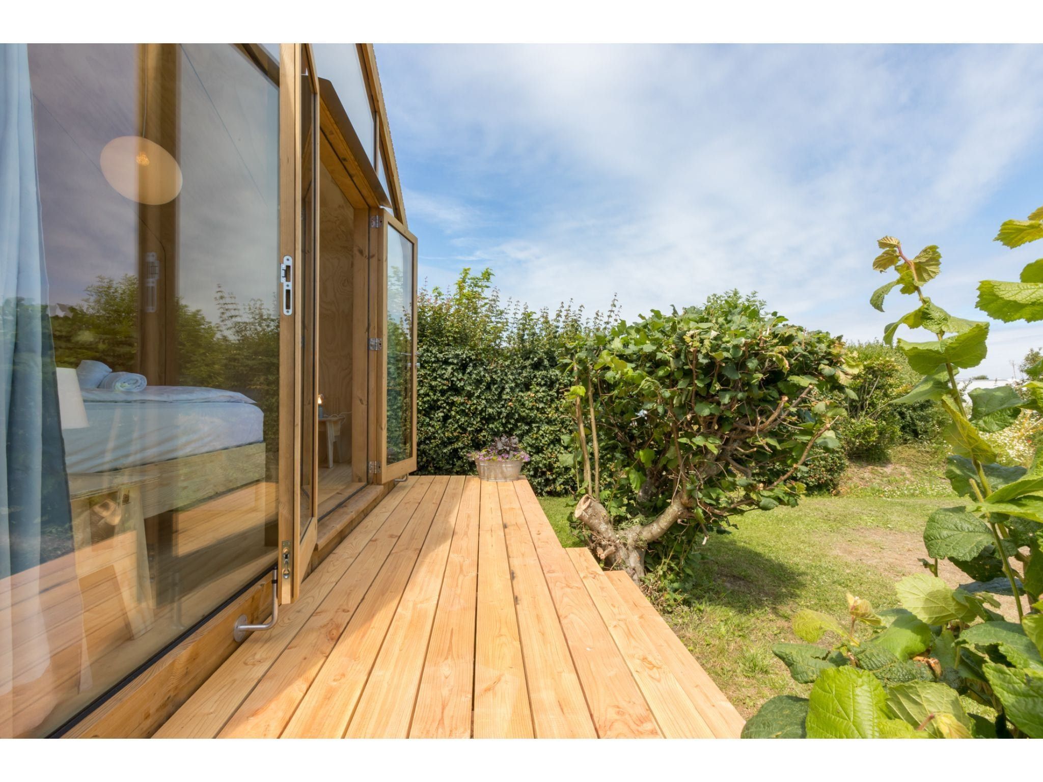 De tuin van Wikkelhouse - Kon Emmaweg 6  Vrouwenpolder in Vrouwenpolder