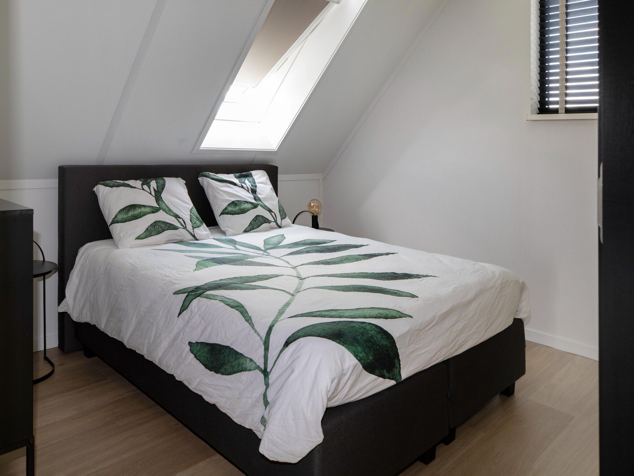 Een slaapkamer van Landgoed Eysinga State 6 in Sint Nicolaasga