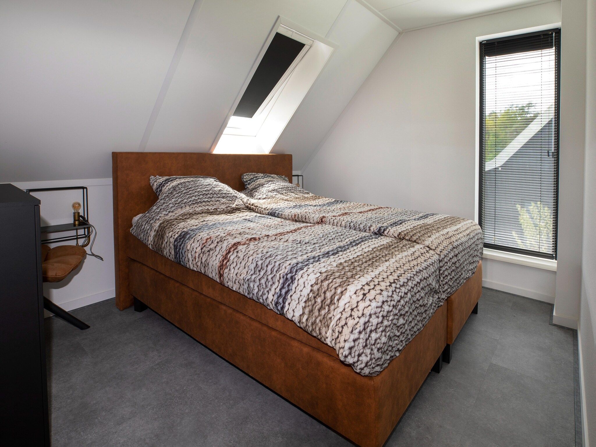 Een slaapkamer van Landgoed Eysinga State 6 in Sint Nicolaasga