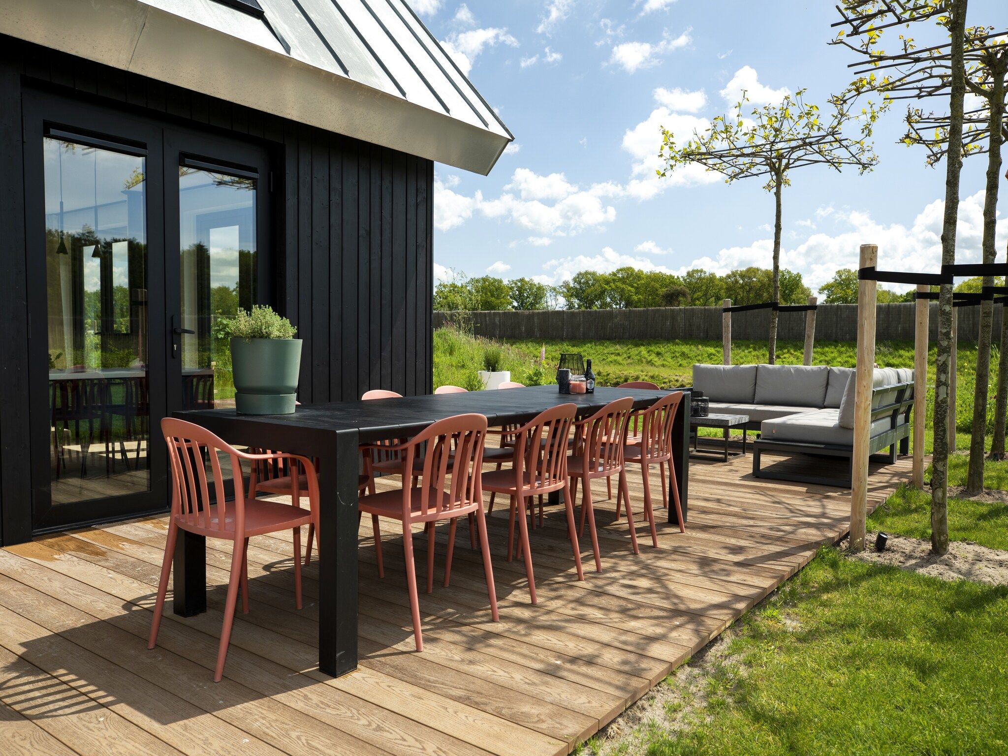 Het terras van Landgoed Eysinga State 6 in Sint Nicolaasga