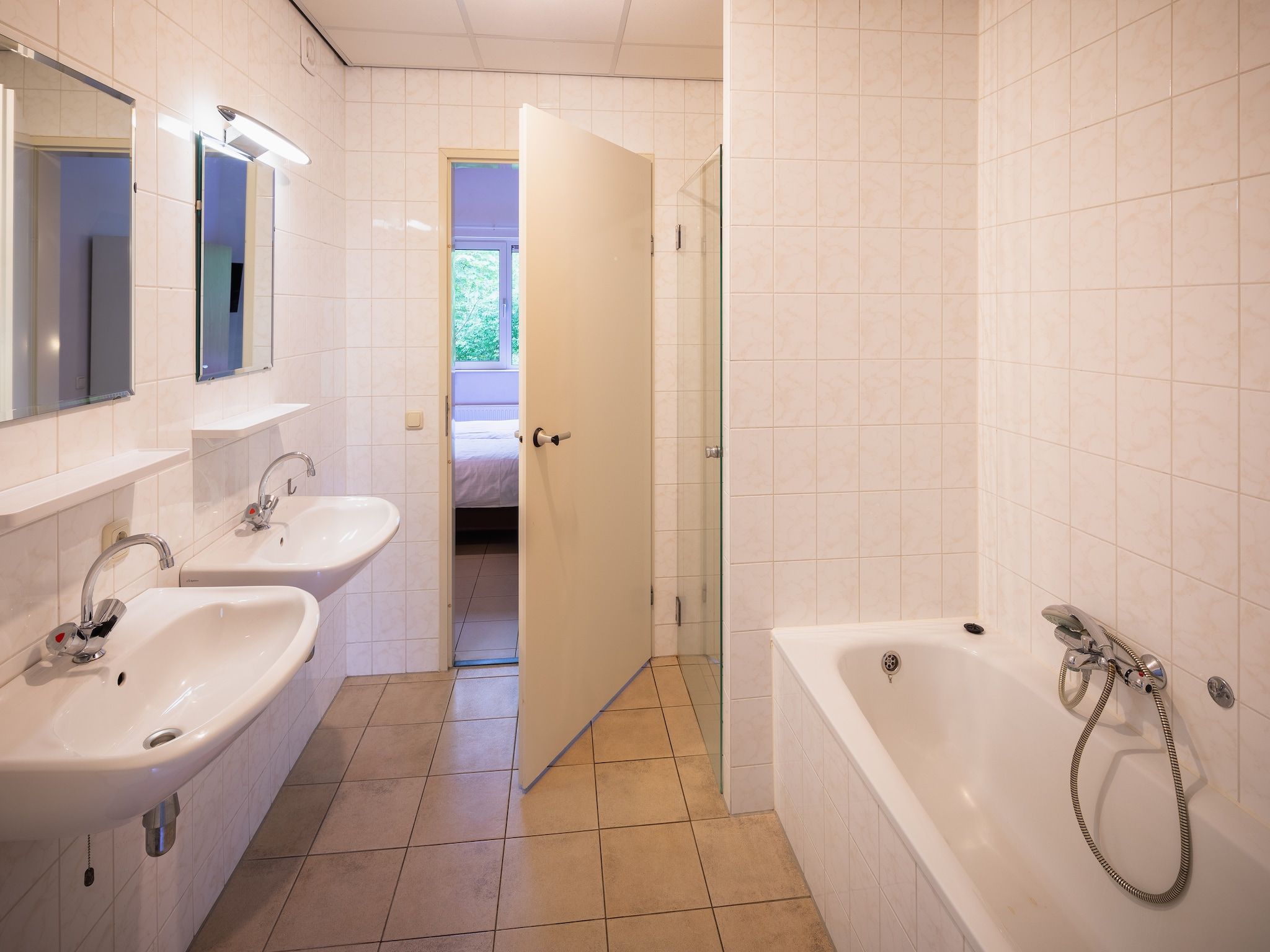 De badkamer van Vakantiepark de Berkenhorst 12 in Kootwijk