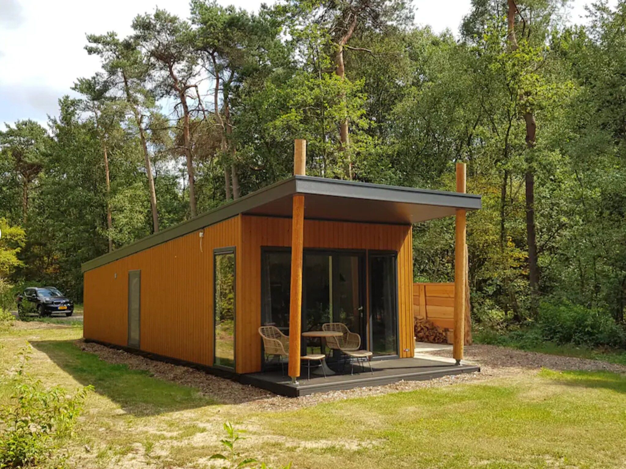 De buitenkant van Recreatiepark Tolplas 20 in Hoge Hexel