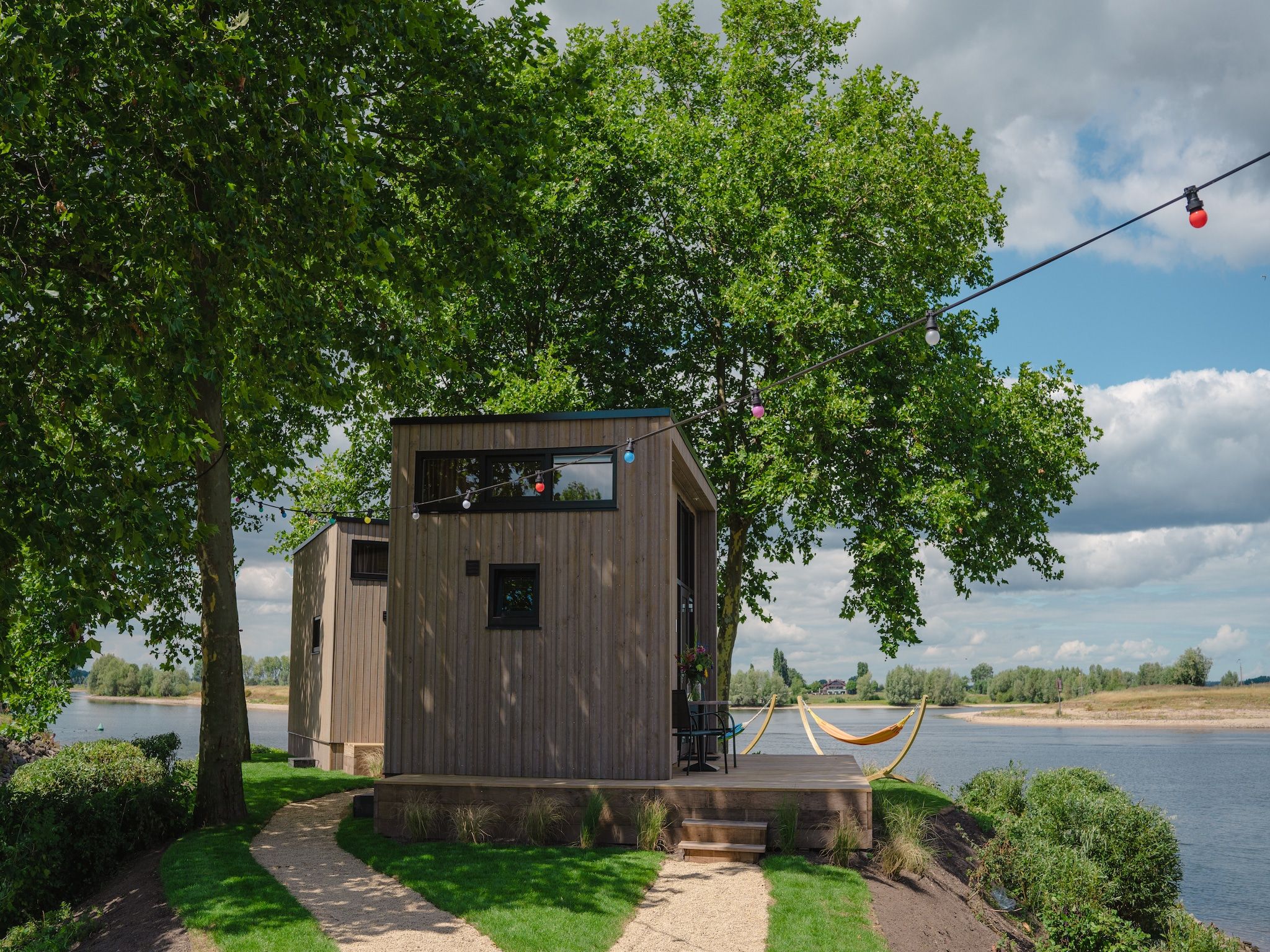 De buitenkant van MarinaPark Bad Nederrijn 4 in Maurik
