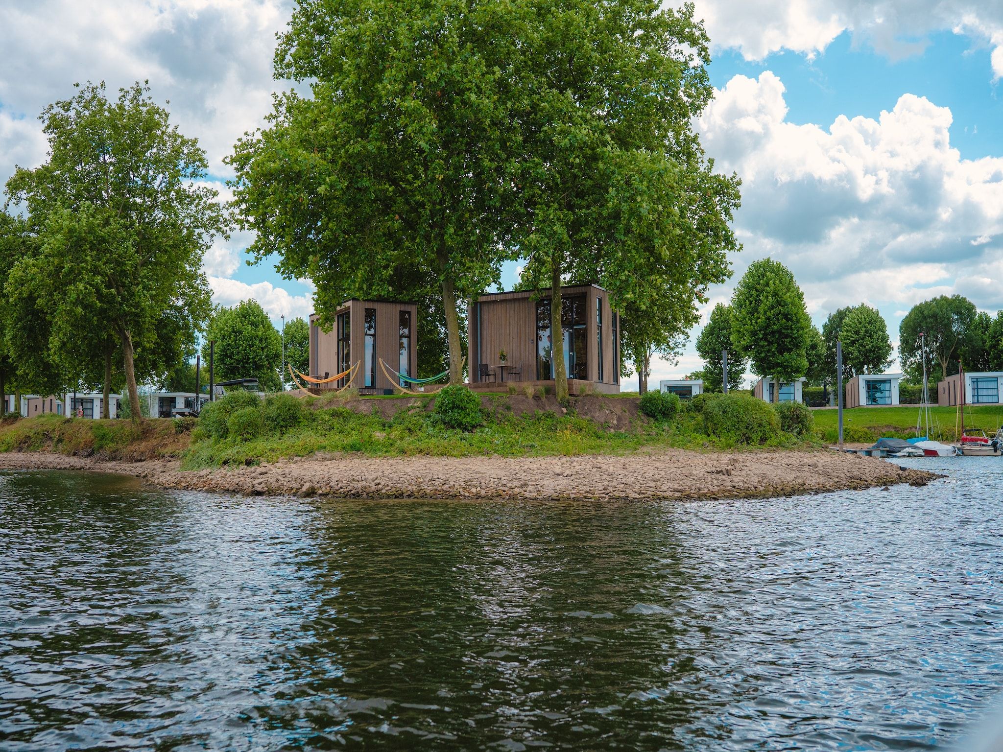 Het uitzicht vanaf MarinaPark Bad Nederrijn 4 in Maurik