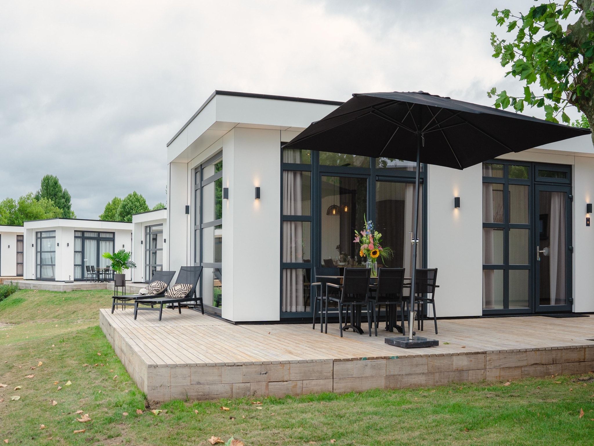 De buitenkant van MarinaPark Bad Nederrijn 5 in Maurik
