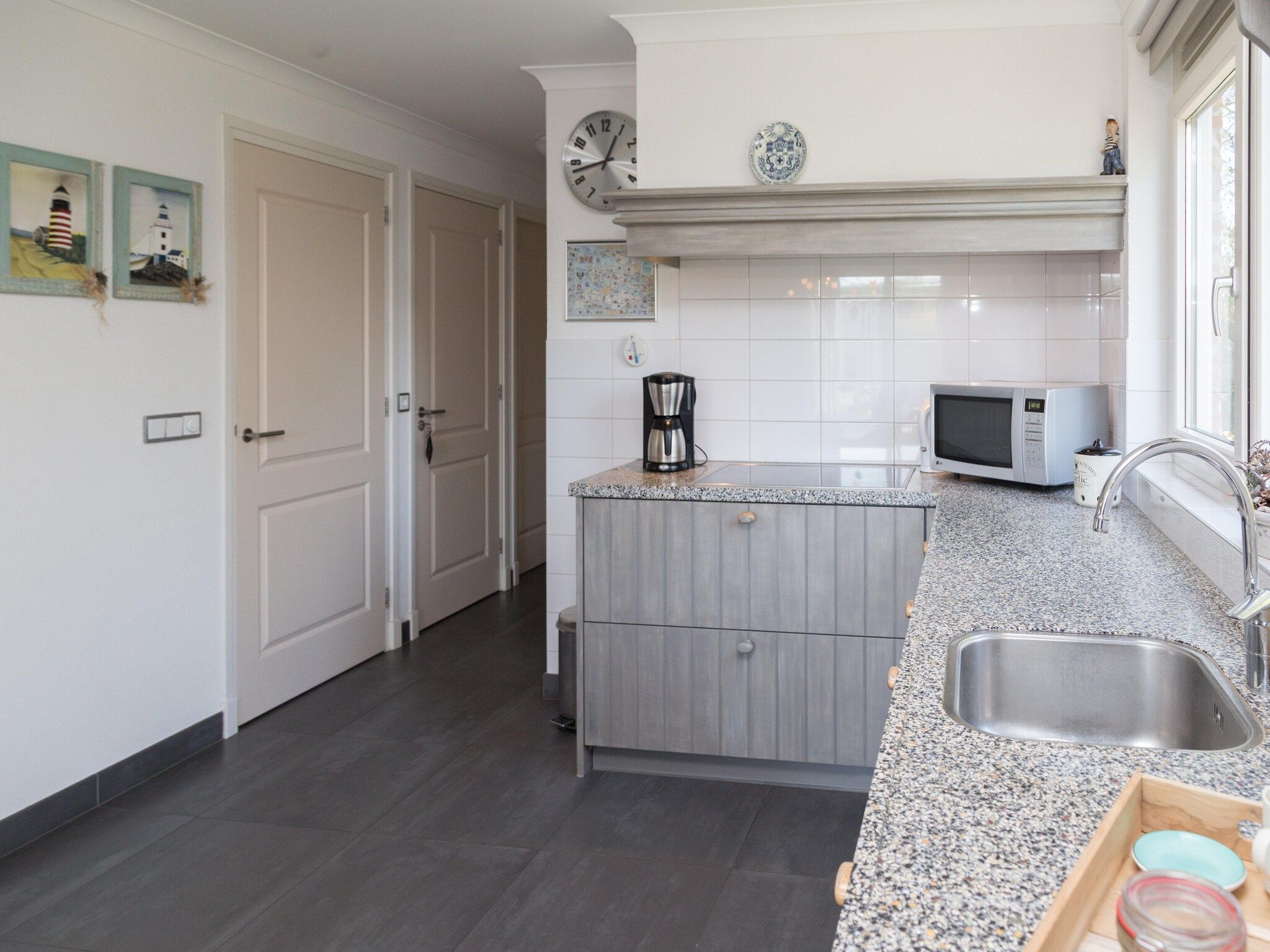 De keuken van Strandwoning Baarland in Zeeland in Baarland