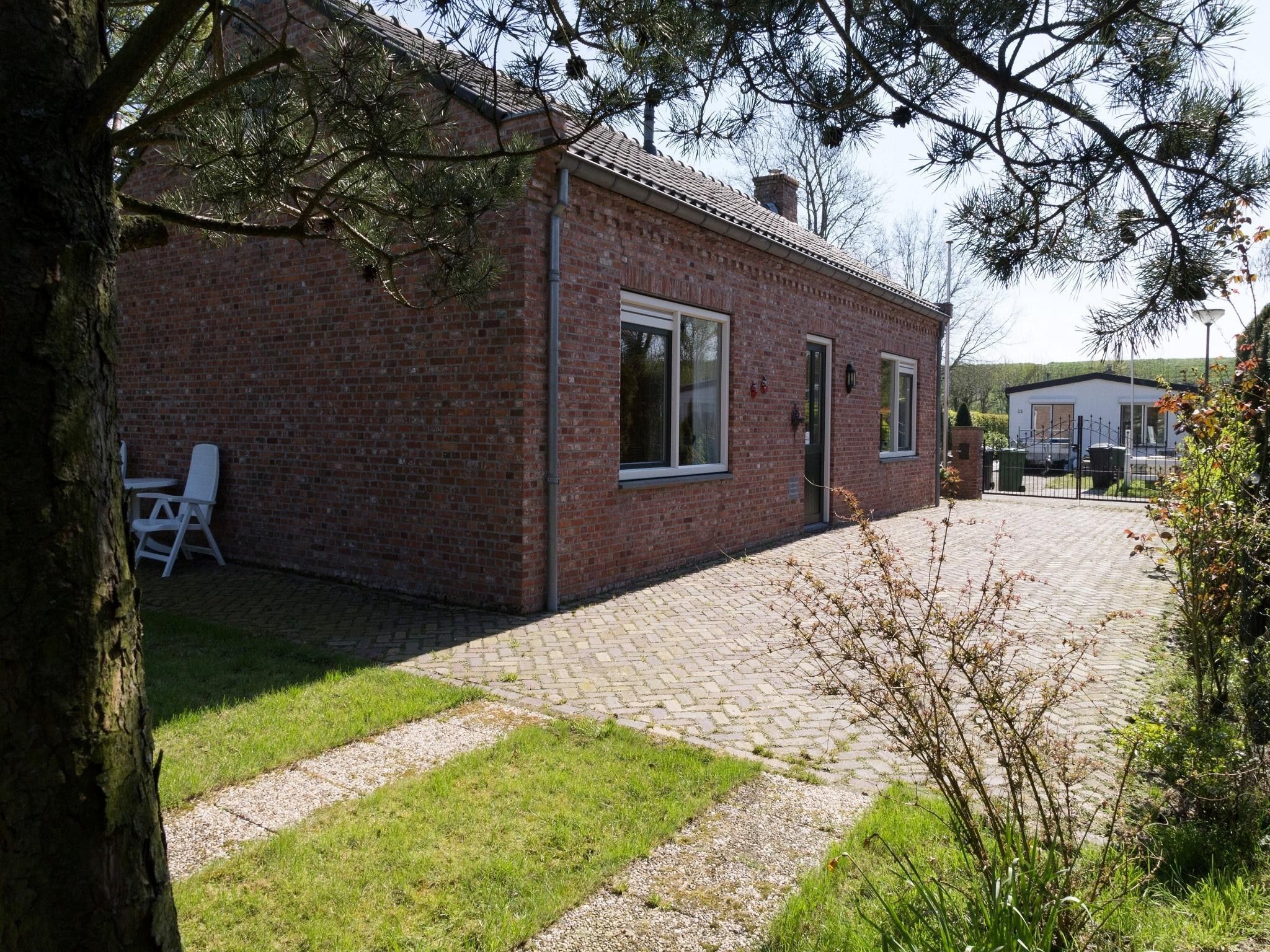 De buitenkant van Strandwoning Baarland in Zeeland in Baarland