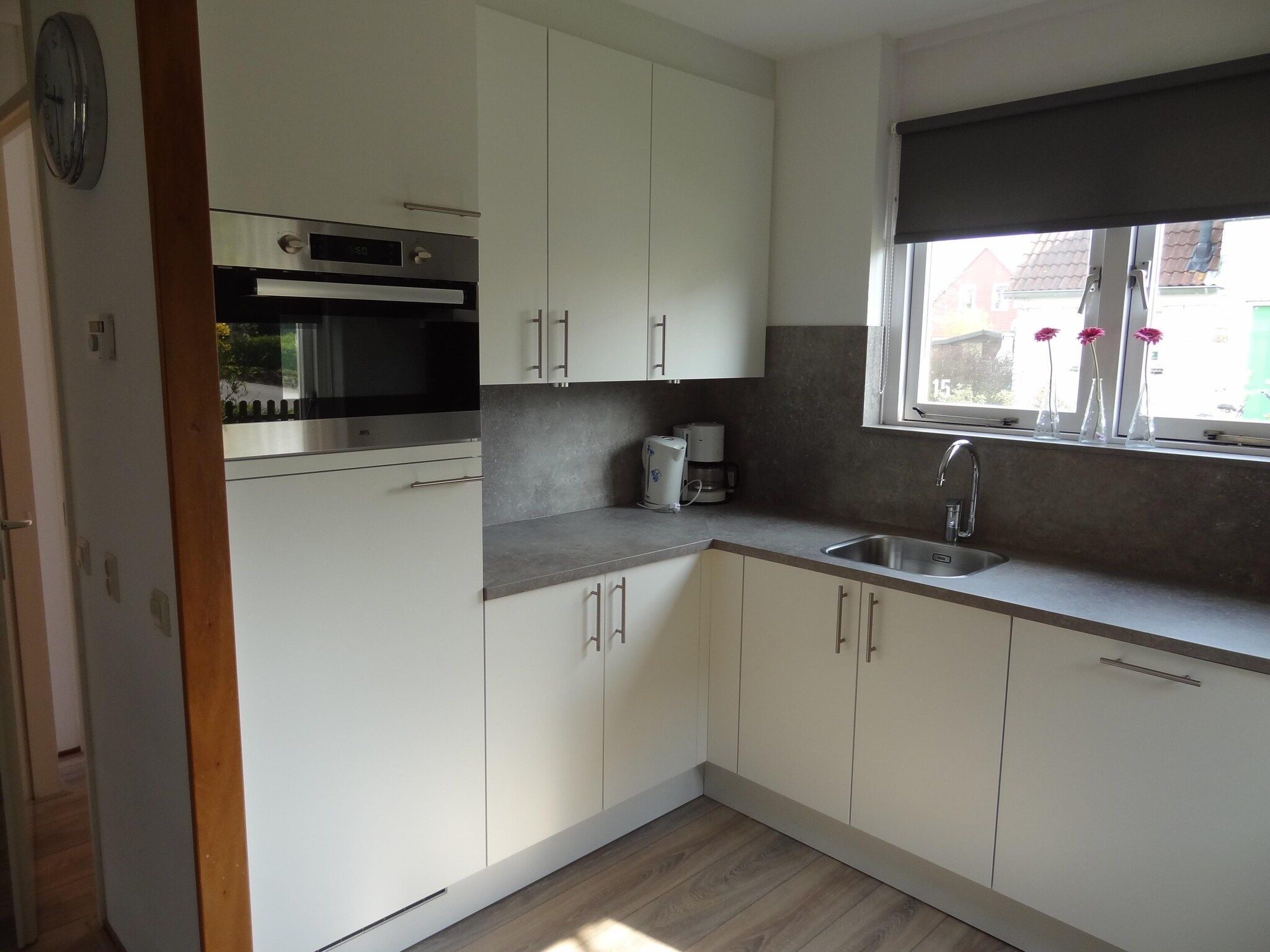 De keuken van Villapark De Oesterbaai 15 in Wemeldinge